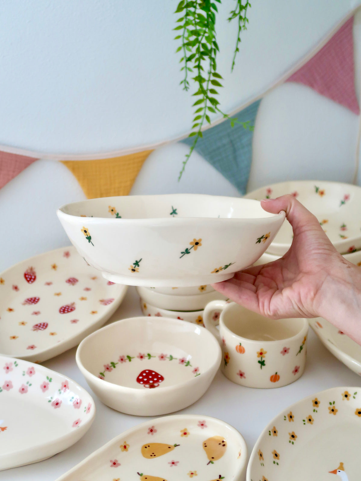 Bowl with a duck and yellow flowers (big)