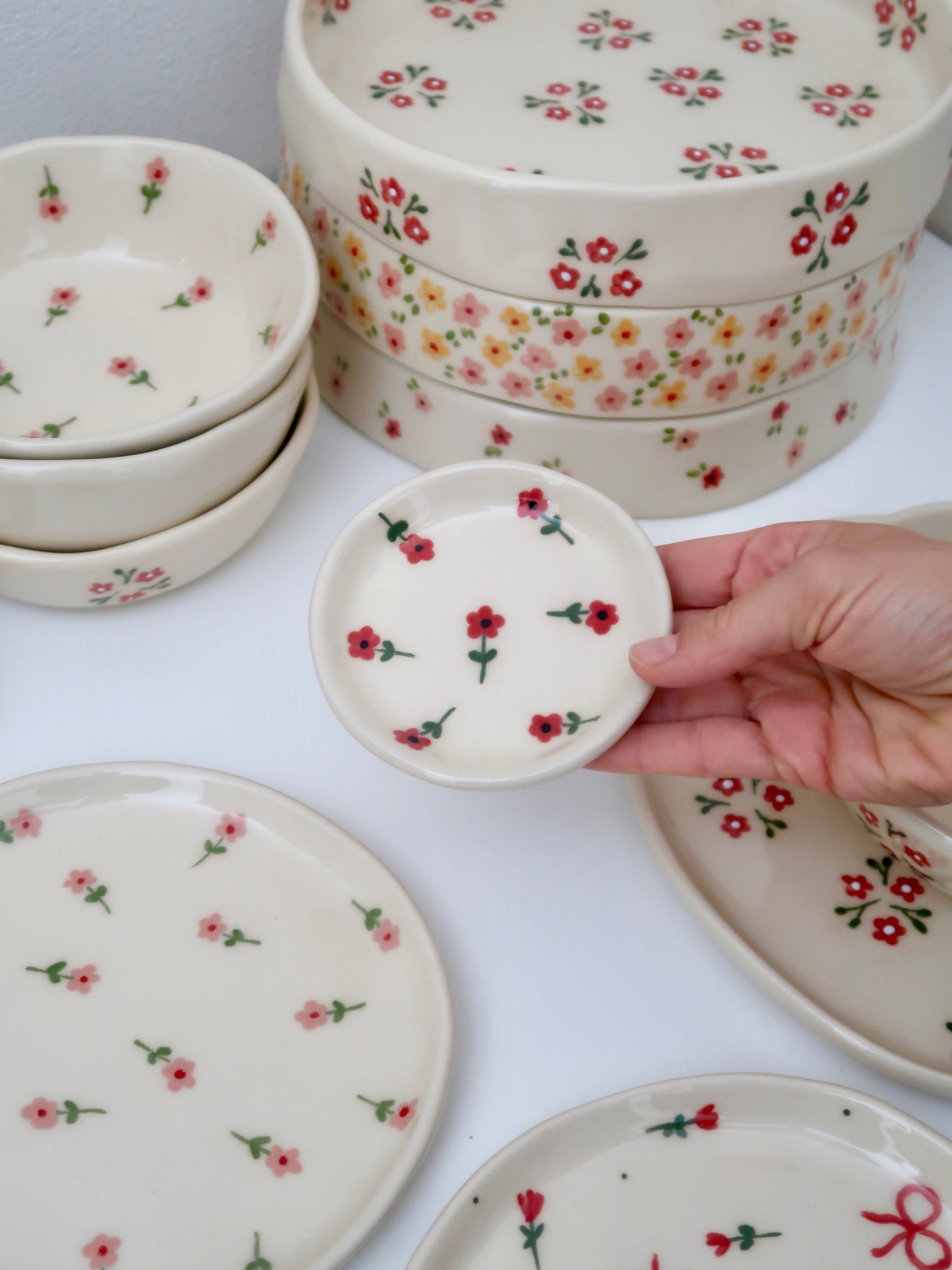 Ring dish with red flowers