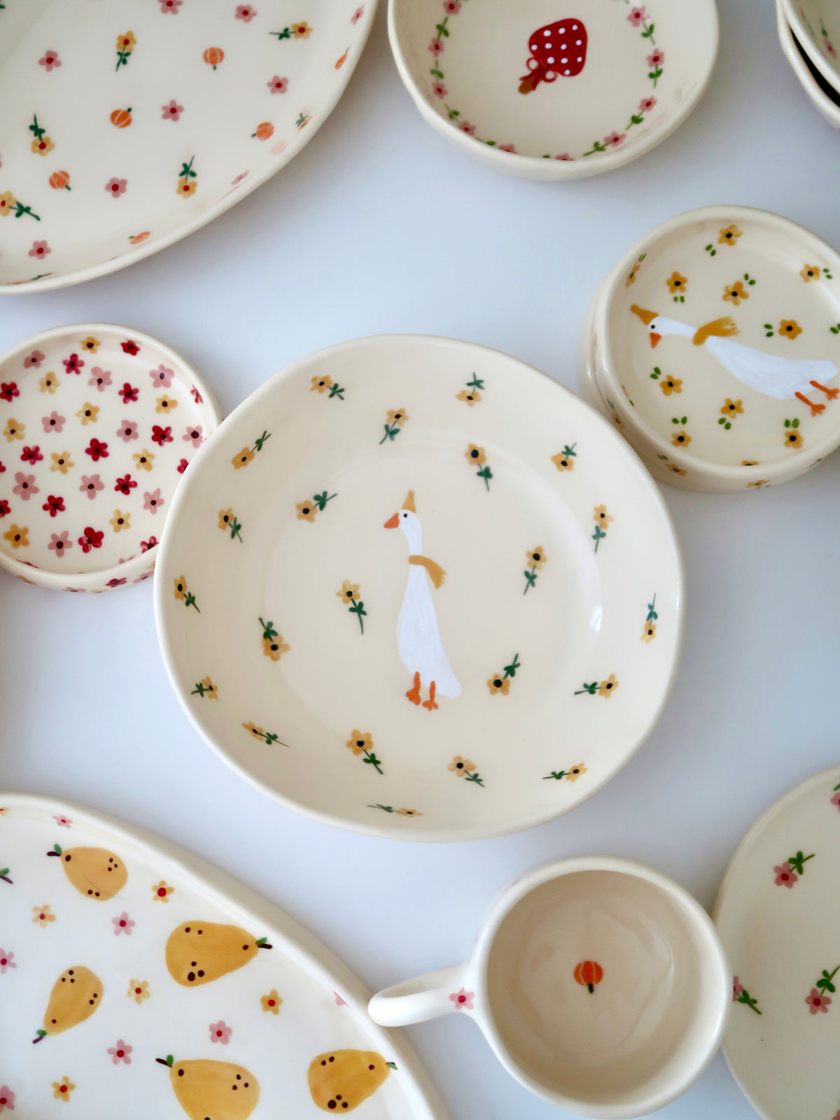 Bowl with a duck and yellow flowers (big)