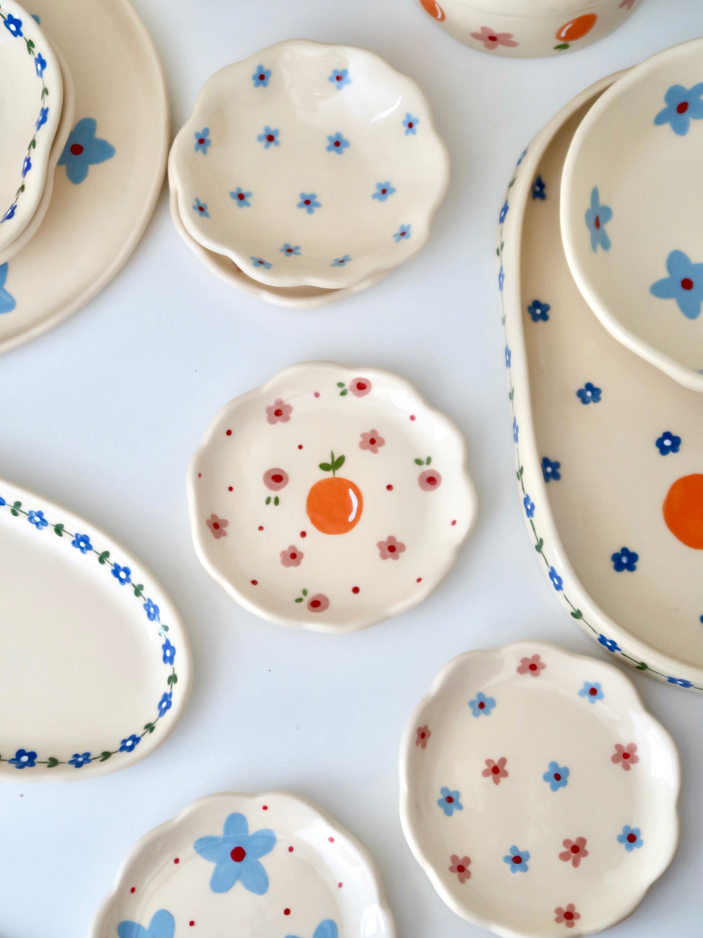 Scalloped ring dish with orange and pink flowers