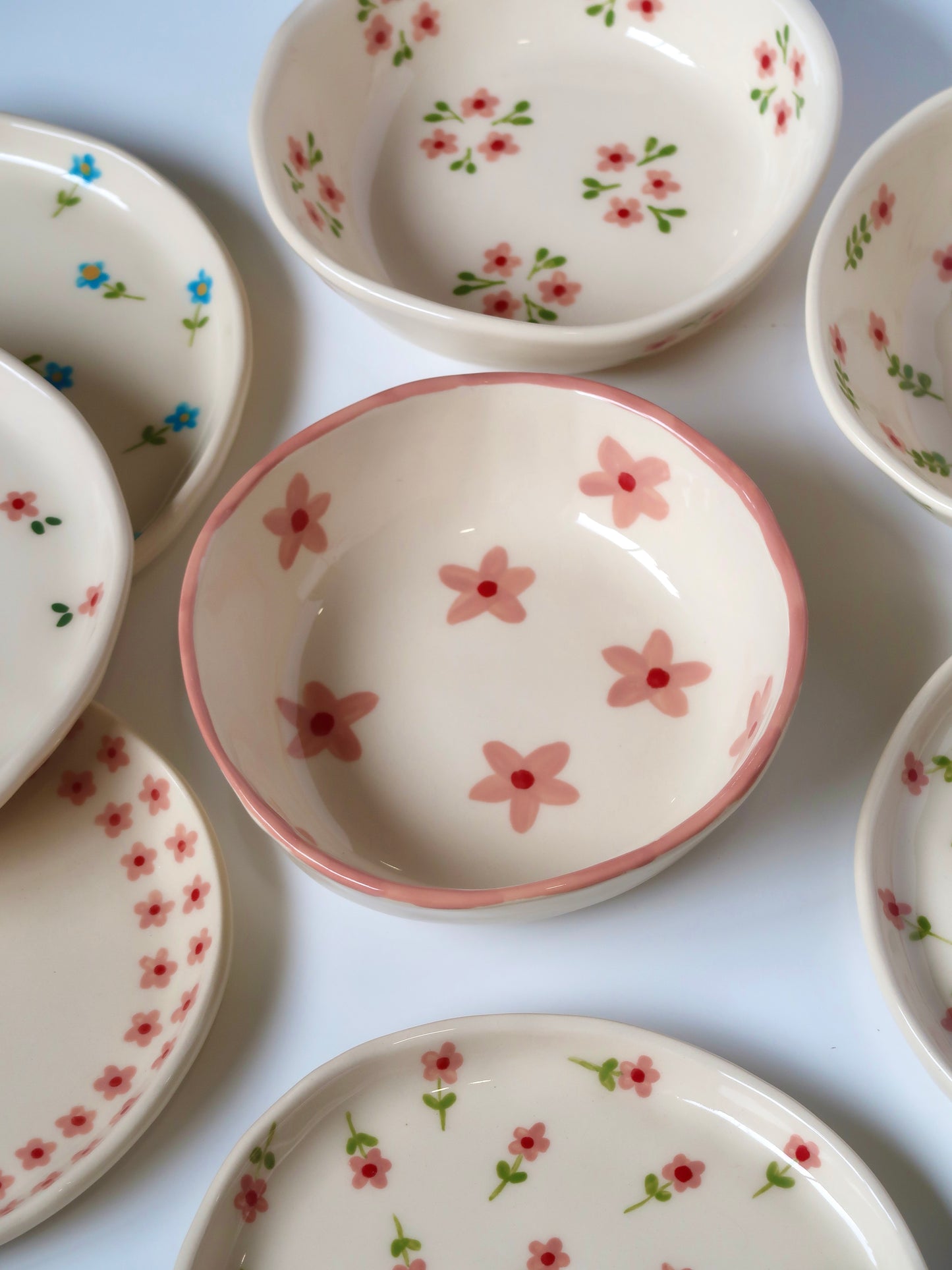 Bowl with pink flowers