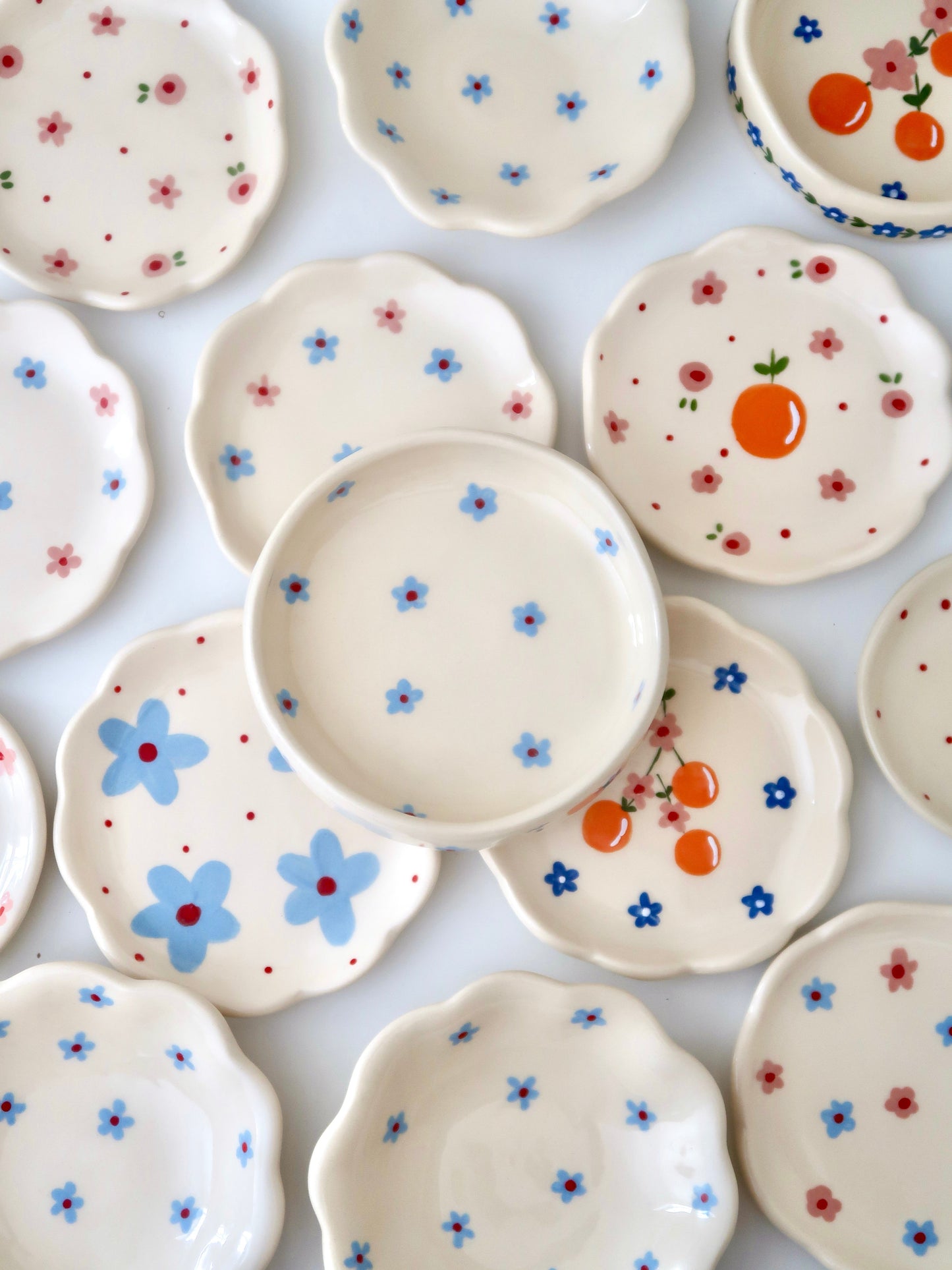 Ring dish with blue flowers