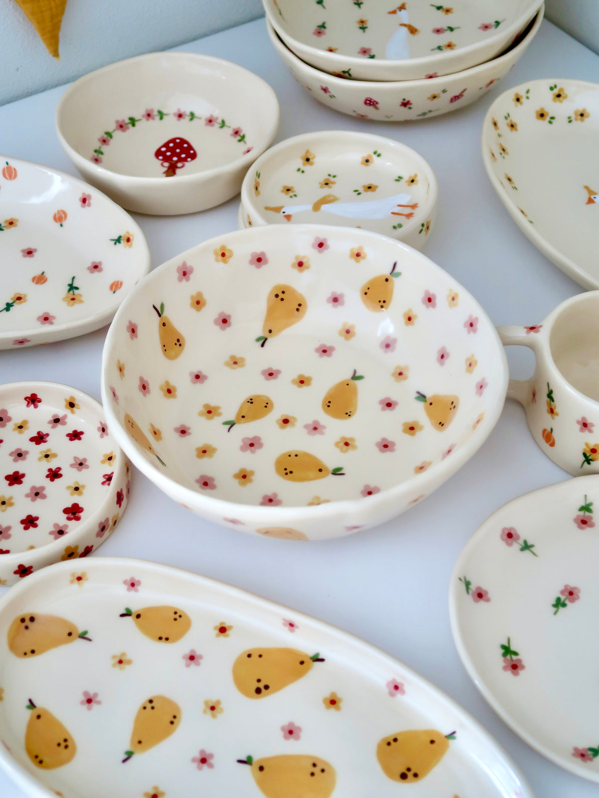 Bowl with pears, yellow and pink flowers (big)
