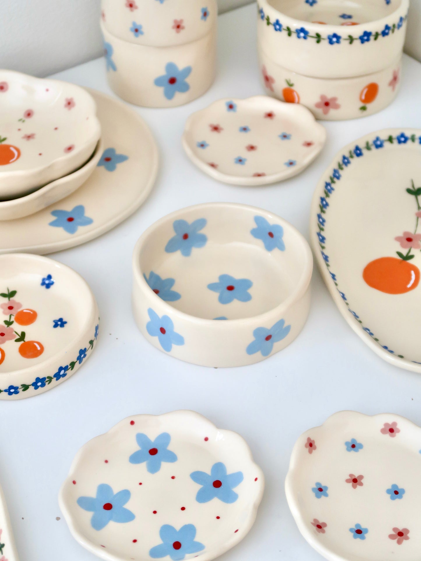 Bowl with blue flowers