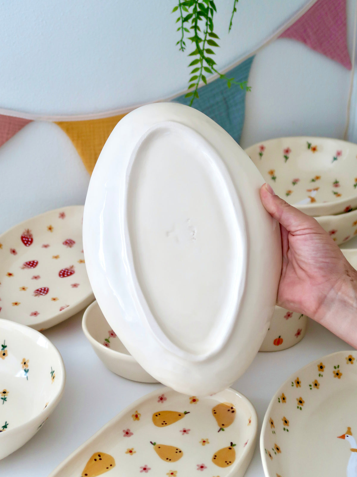 Platter with a duck and pink flowers (big) - small imperfection
