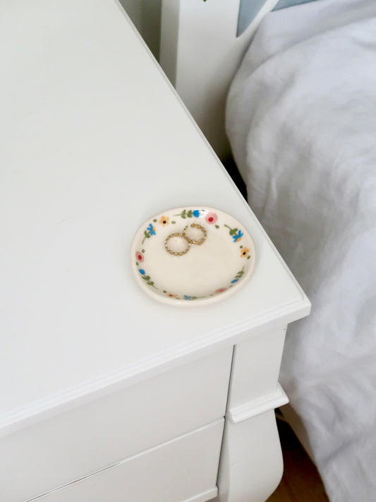 Ring dish with multicolour flowers