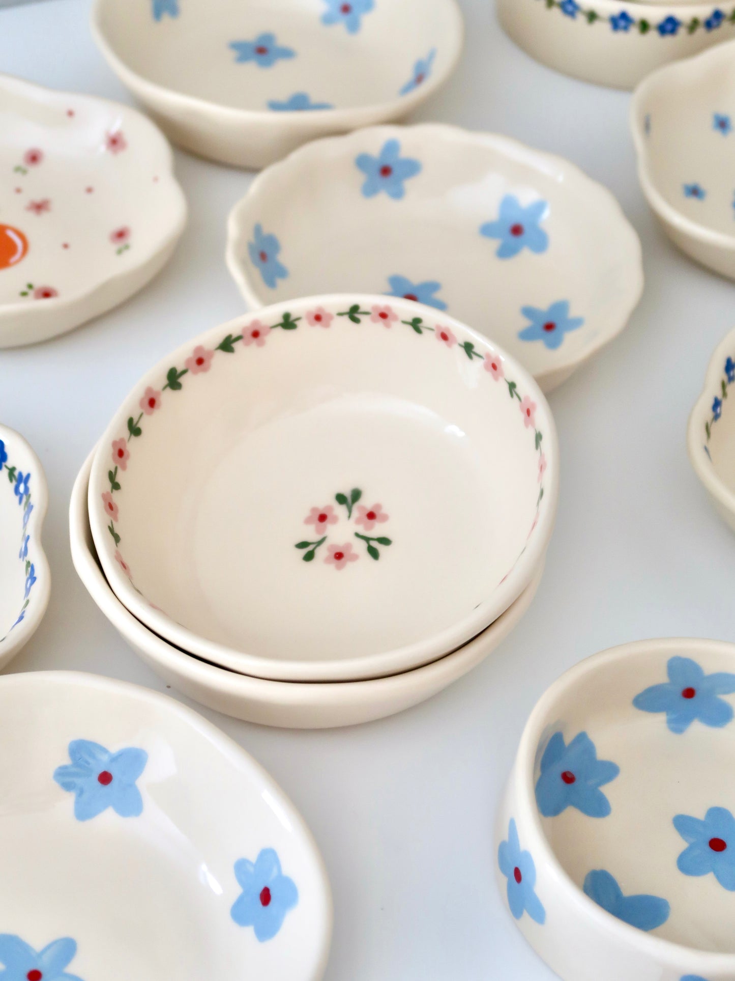 Bowl with pink flowers
