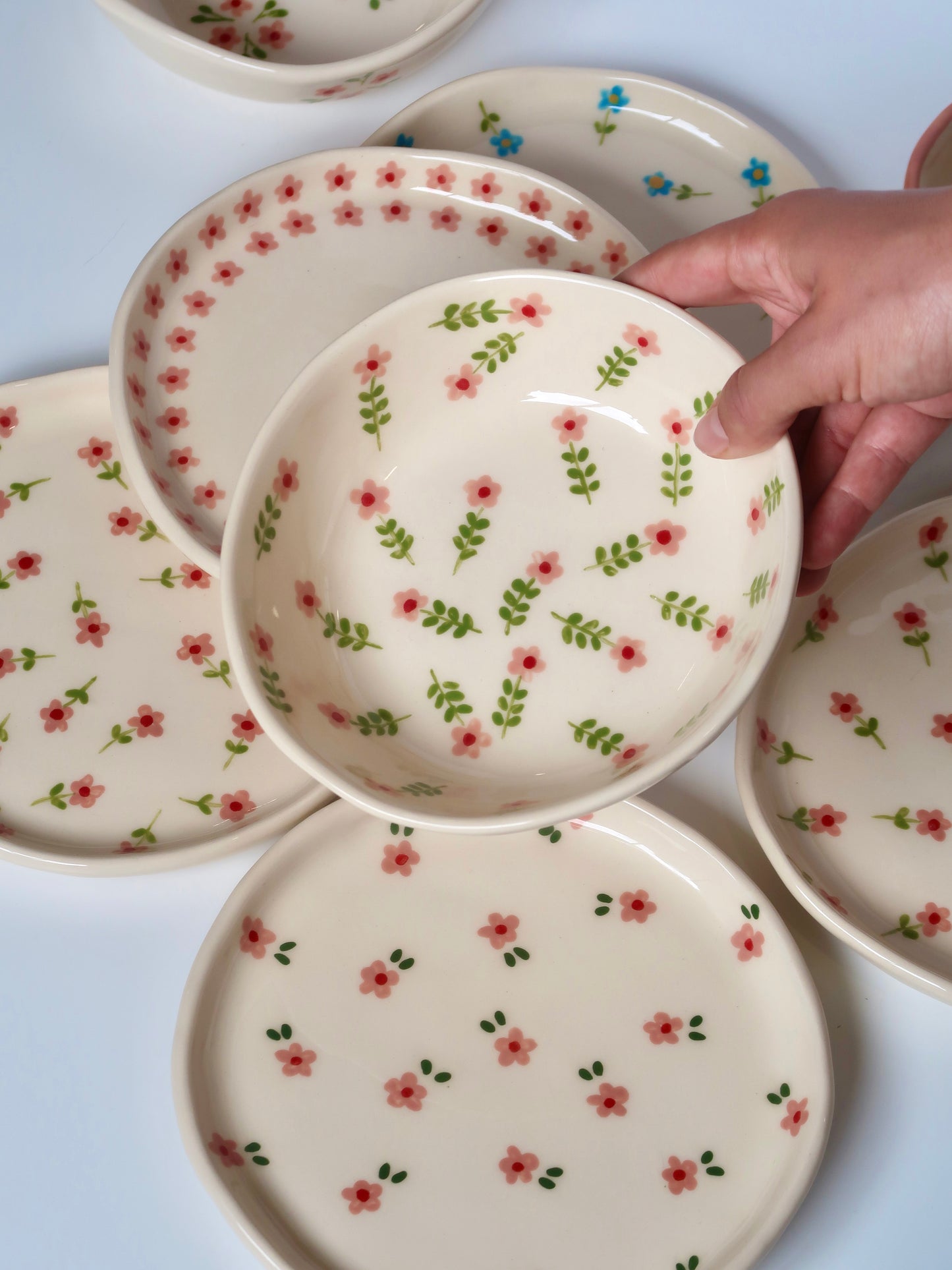 Bowl with pink flowers