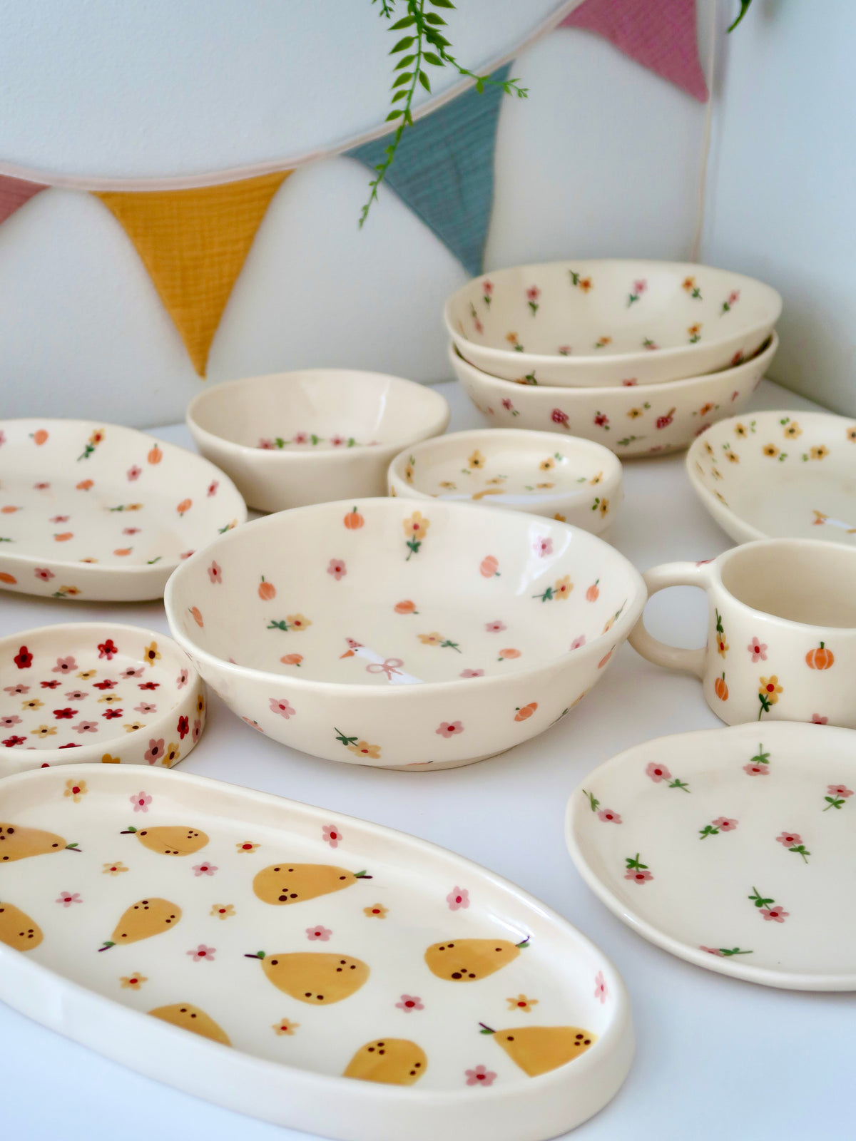 Bowl with a duck, pumpkins, pink and yellow flowers (big)