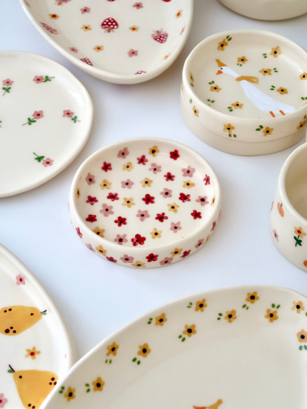 Ring dish with multicolor flowers
