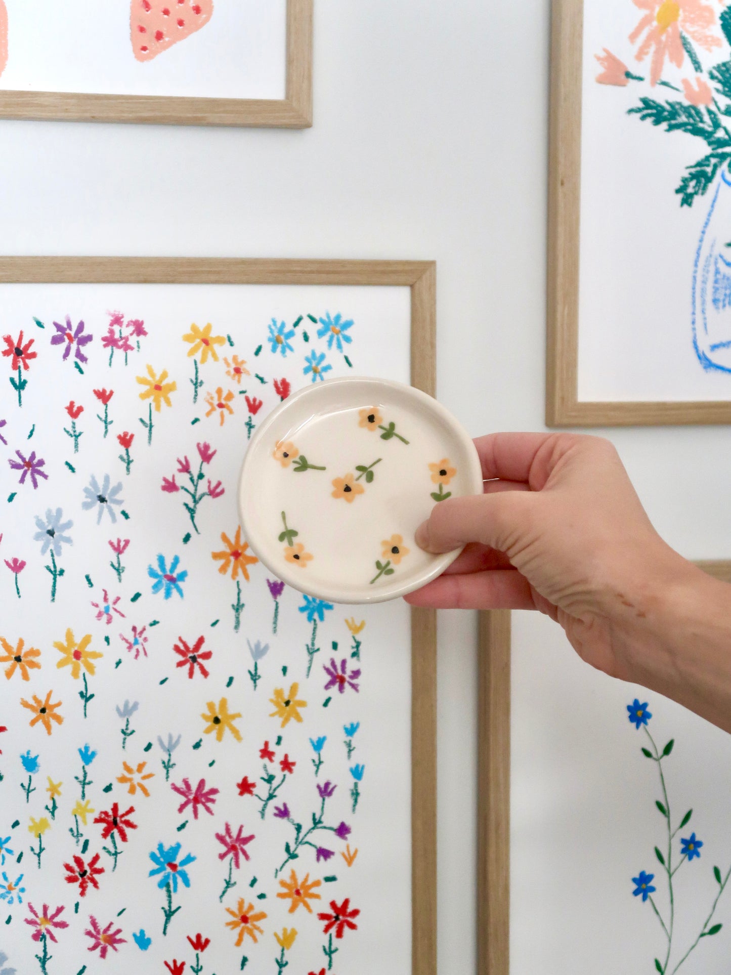 Ring dish with yellow flowers