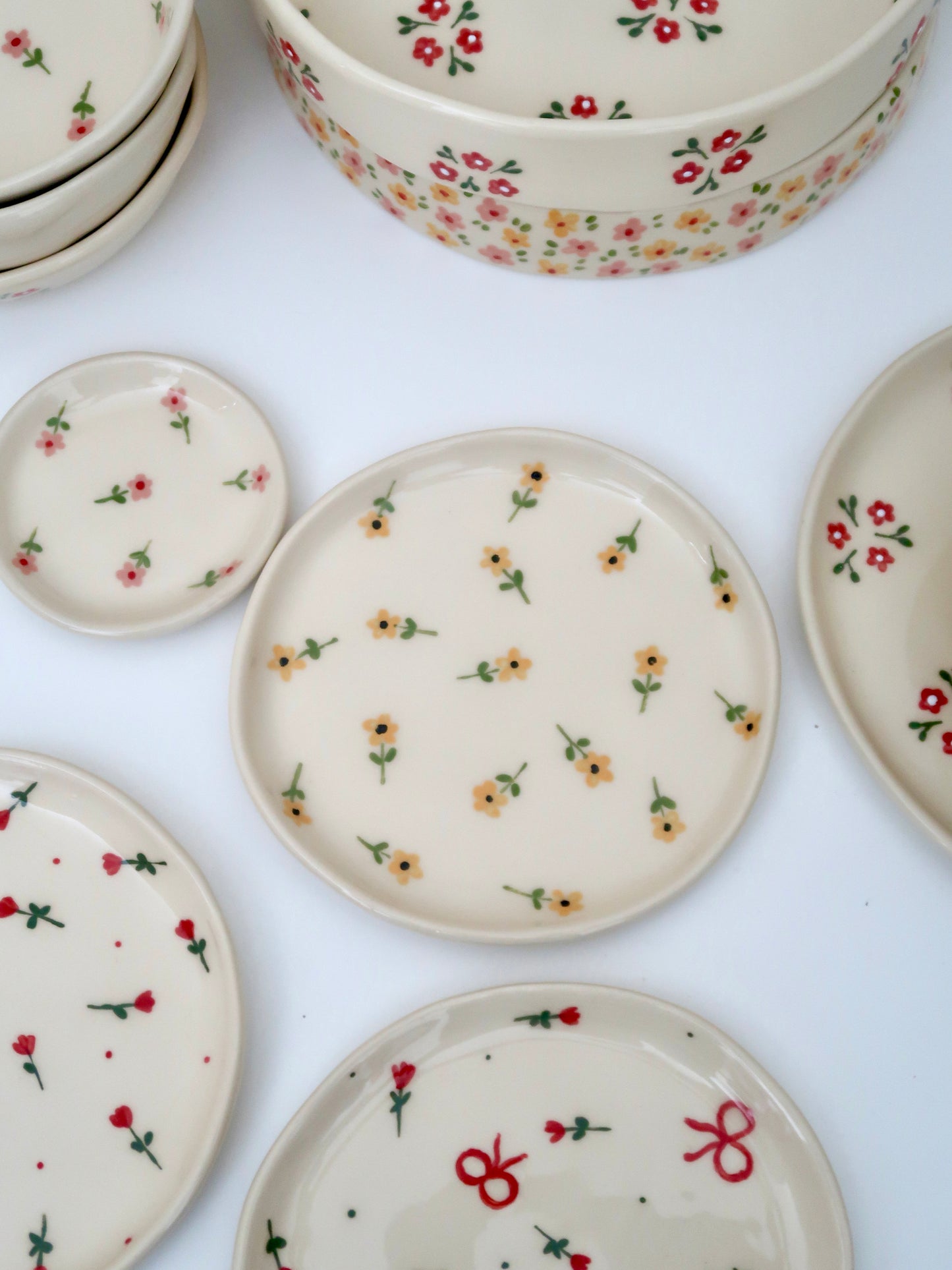 Set with yellow flowers