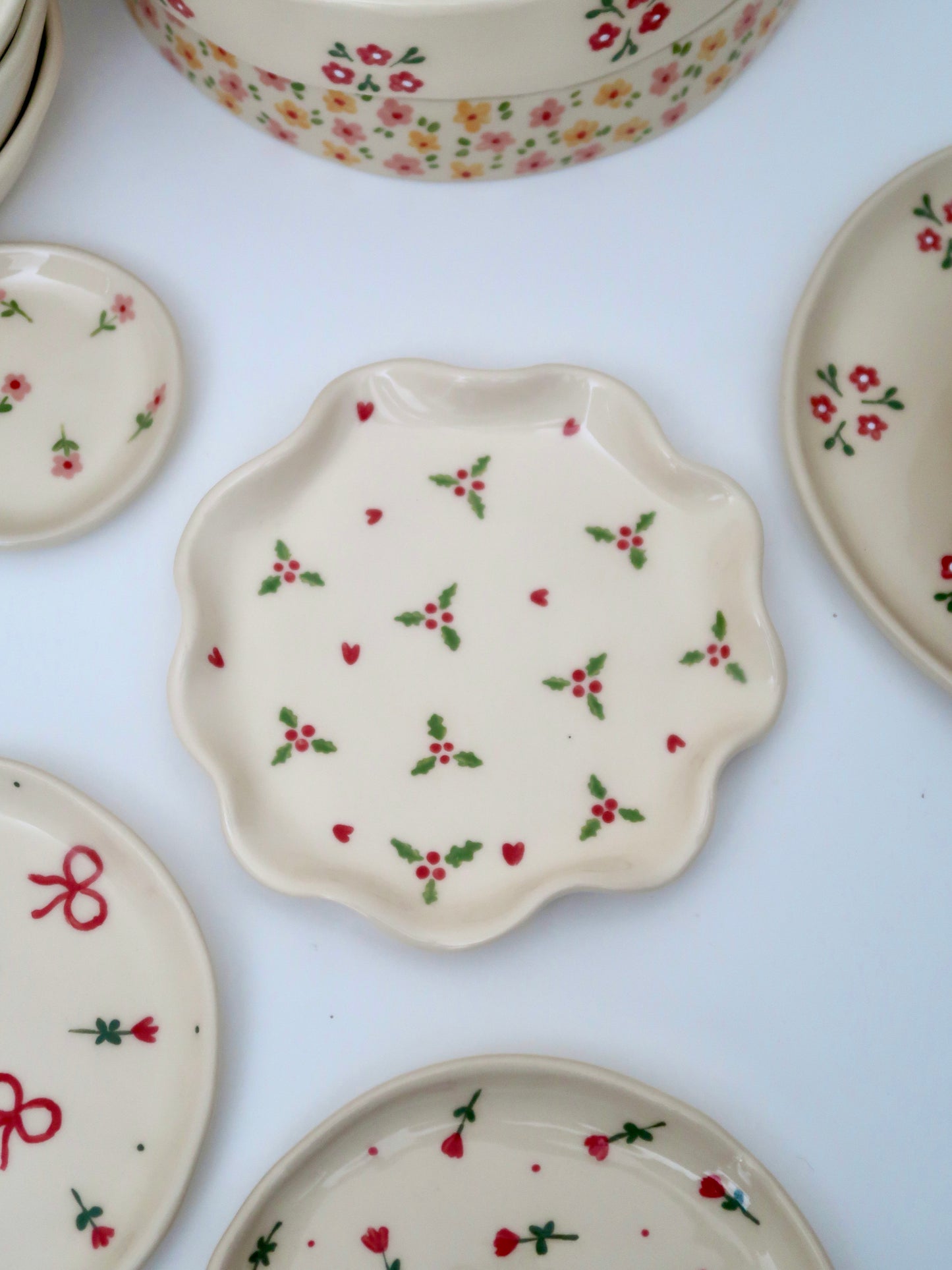 Wavy plate with christmas vibe