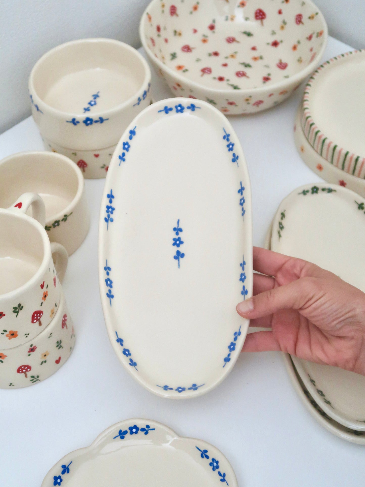 Platter with blue flowers - medium