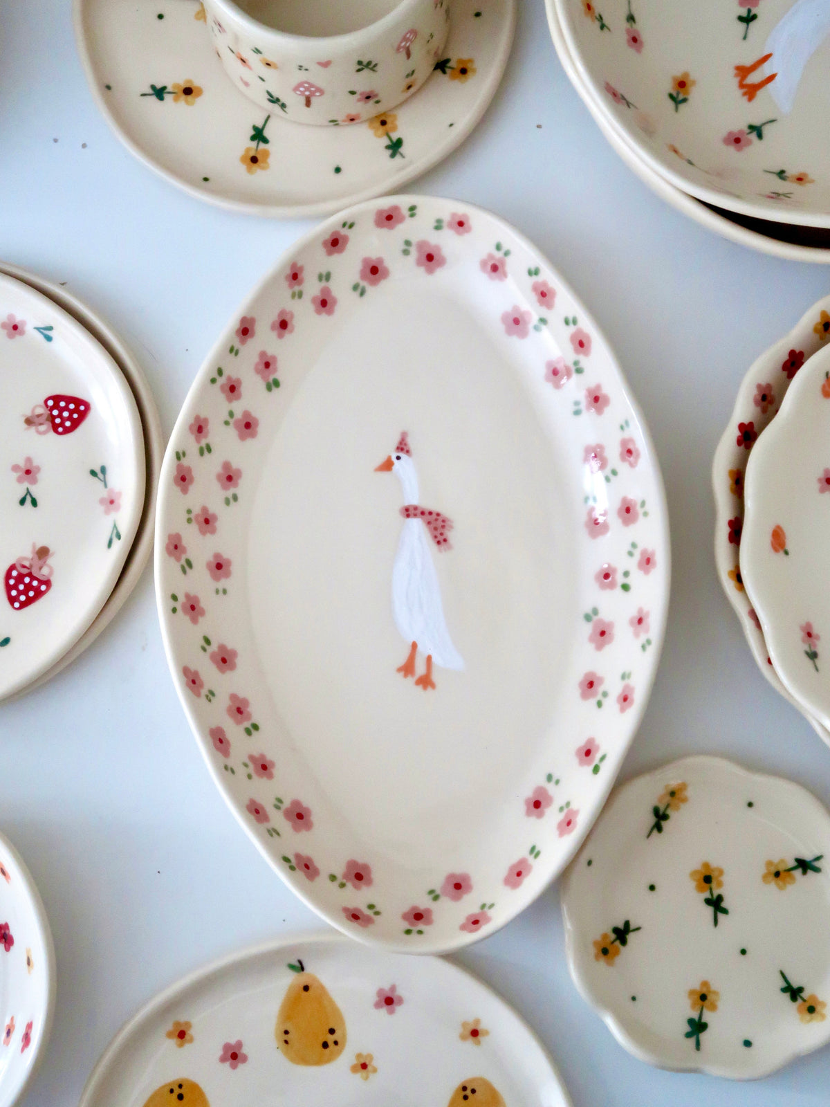 Platter with a duck and pink flowers (big) - small imperfection