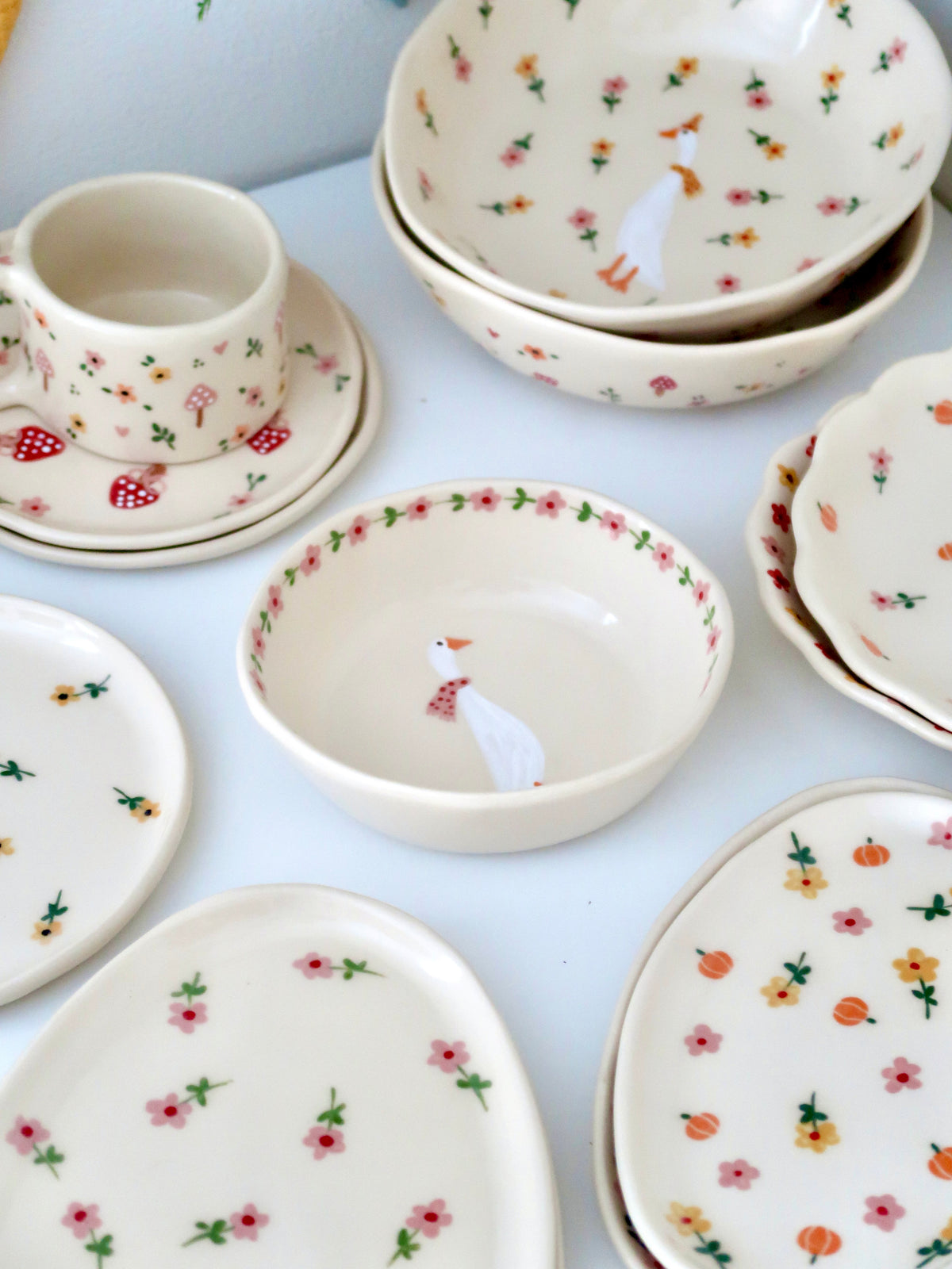 Bowl with a duck and pink flowers