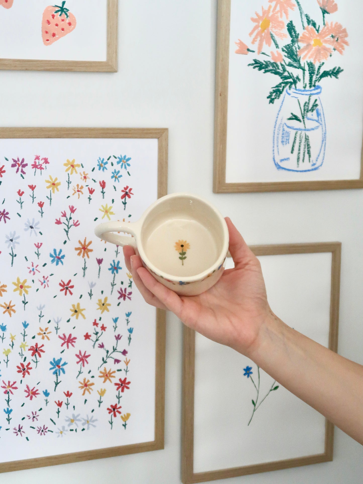 Mug with multicolour flowers