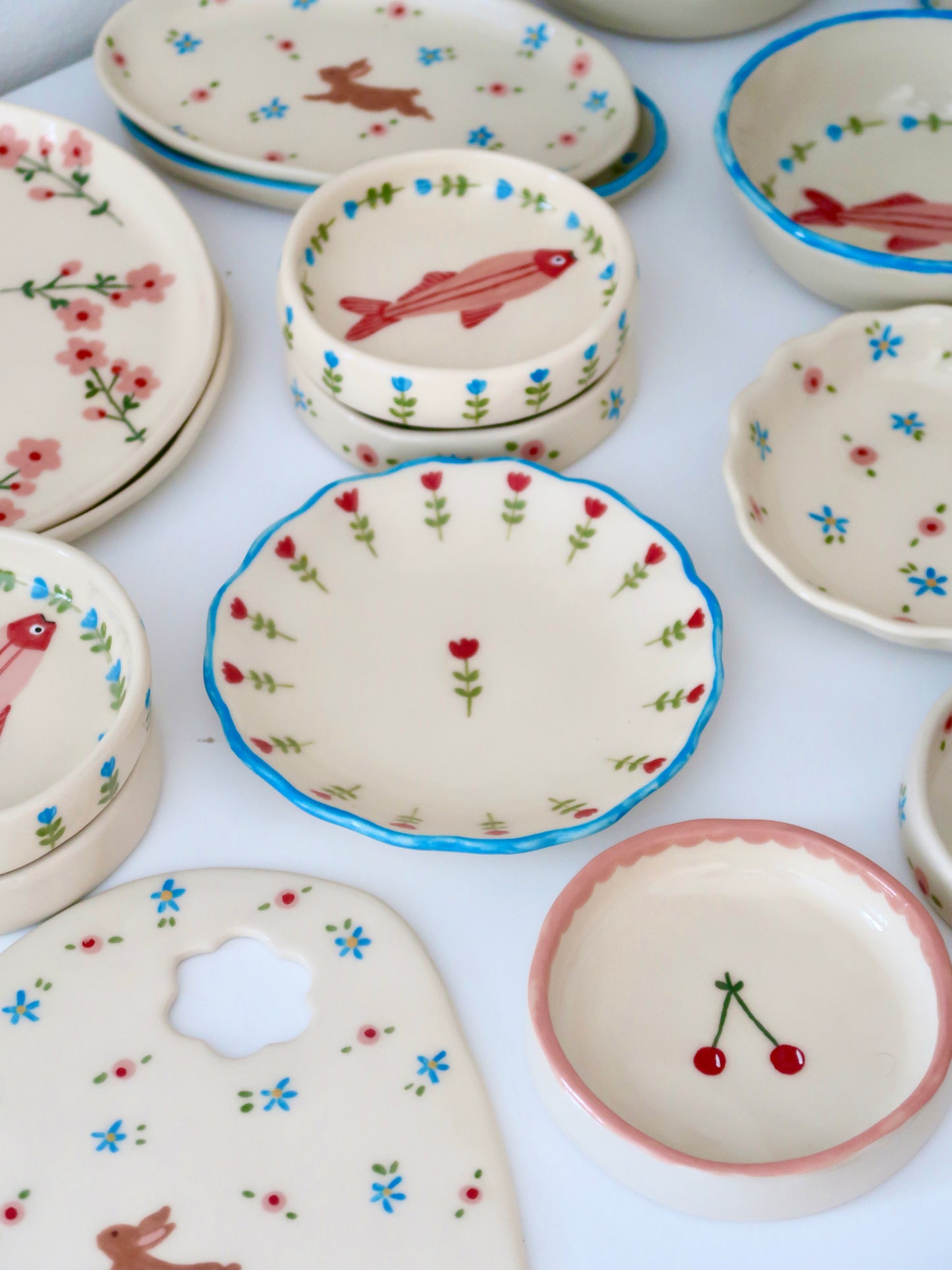 Breakfast/ dessert scalloped plate with red flowers