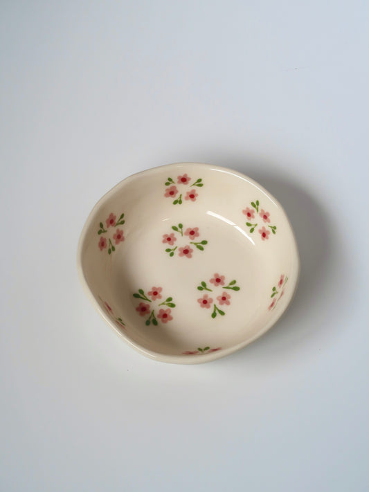 Bowl with pink flowers