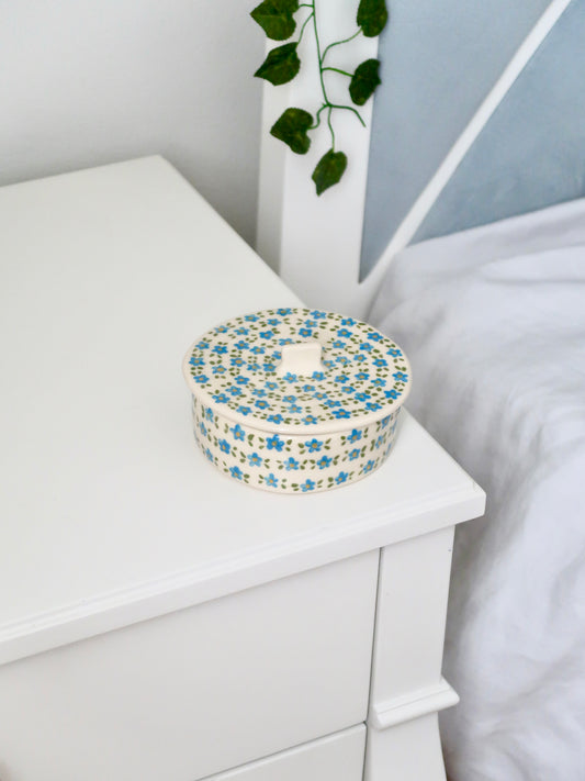 Bowl with a lid and blue flowers