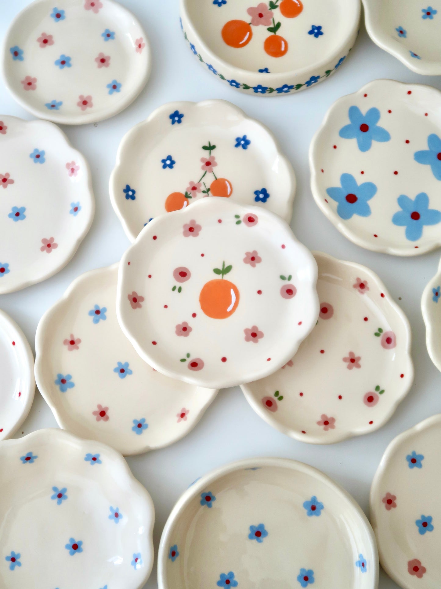 Scalloped ring dish with orange and pink flowers