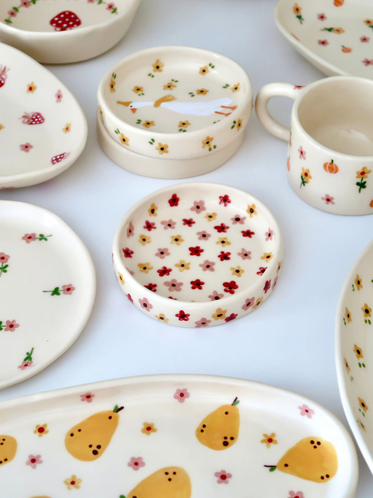 Ring dish with multicolor flowers