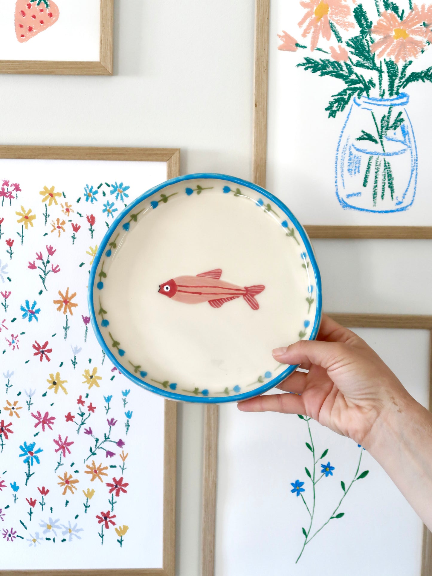 High edge plate with fish
