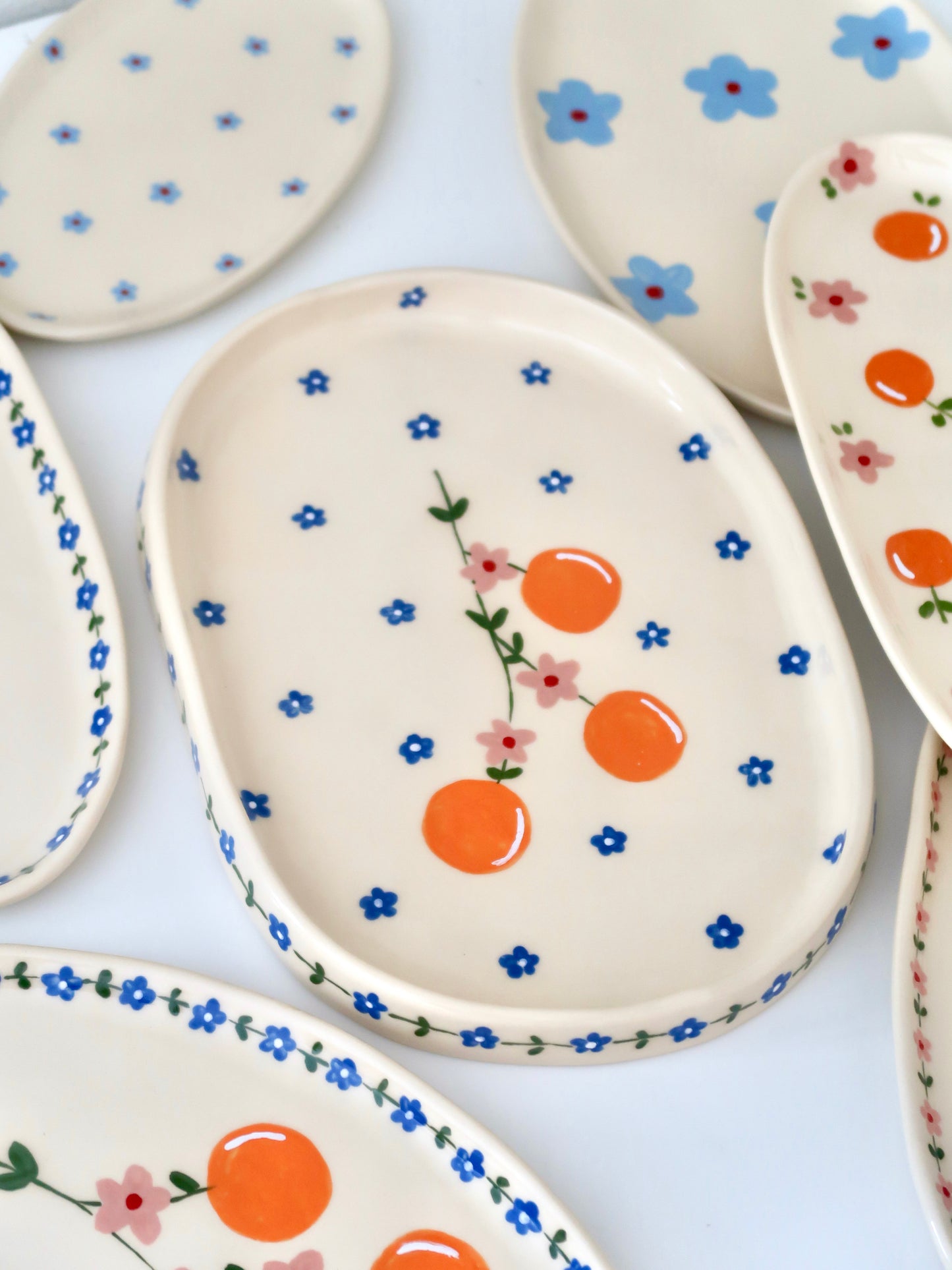 Platter with oranges and pink flowers