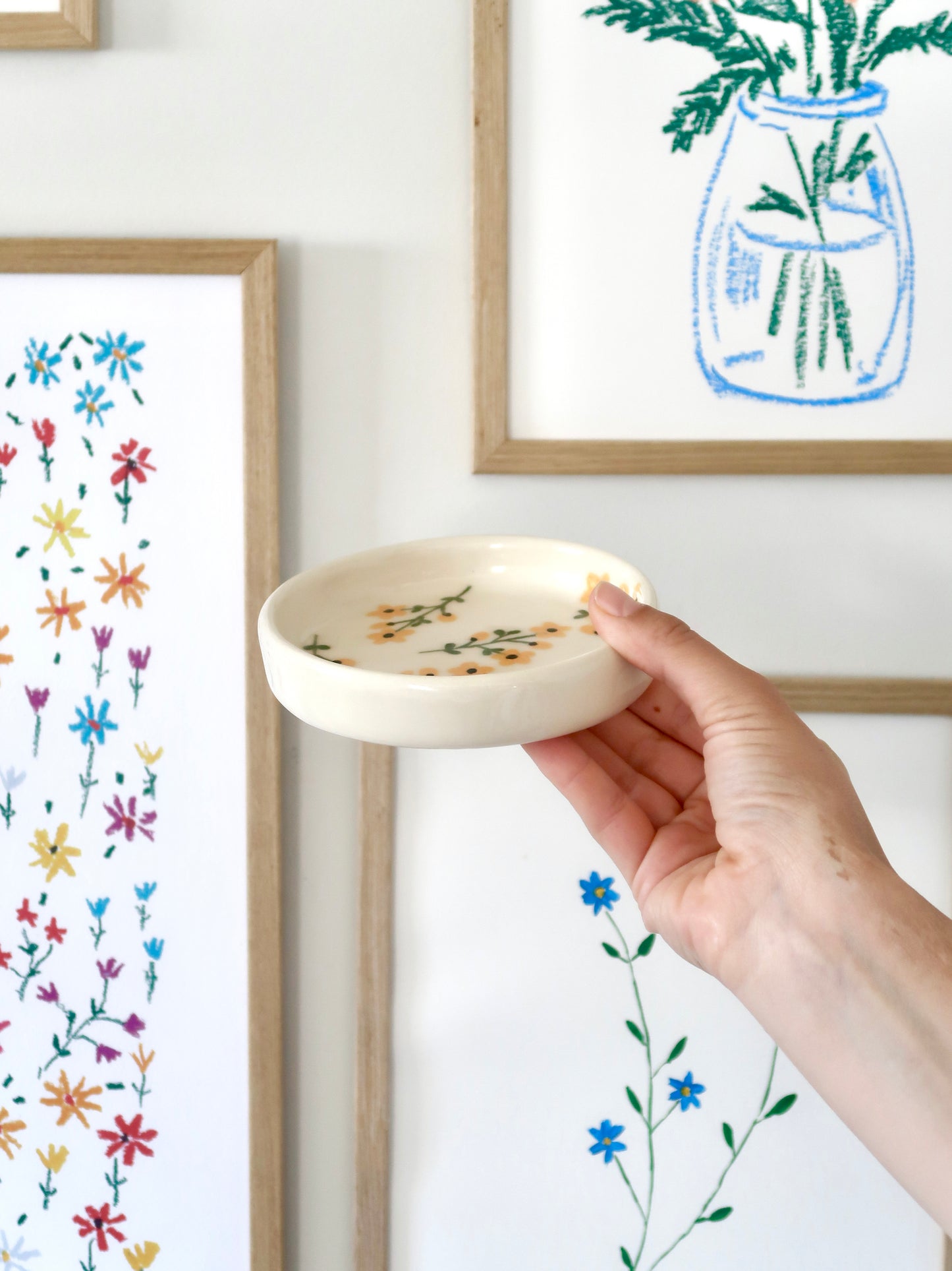Ring dish with yellow flowers