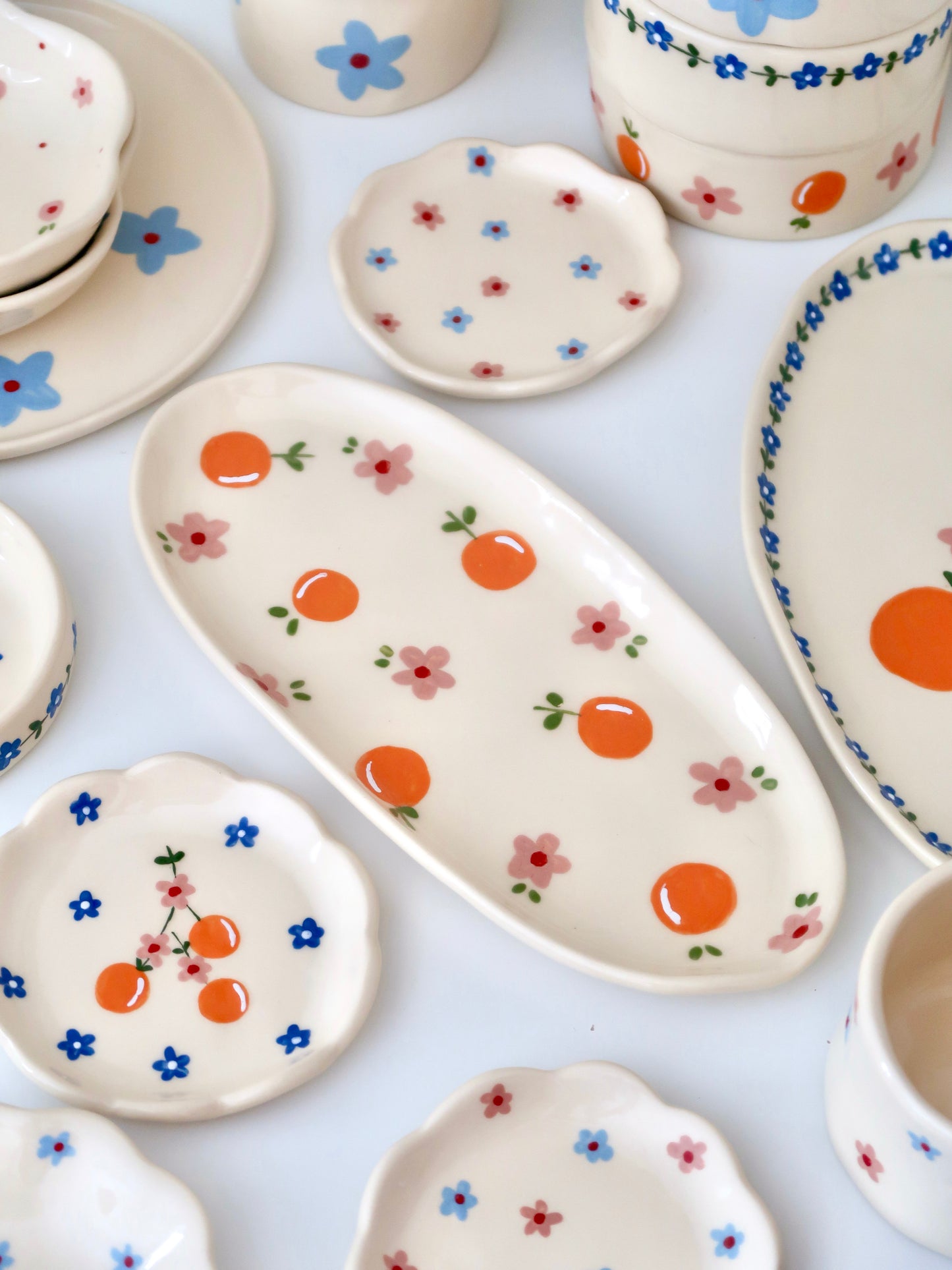 Platter with oranges and pink flowers