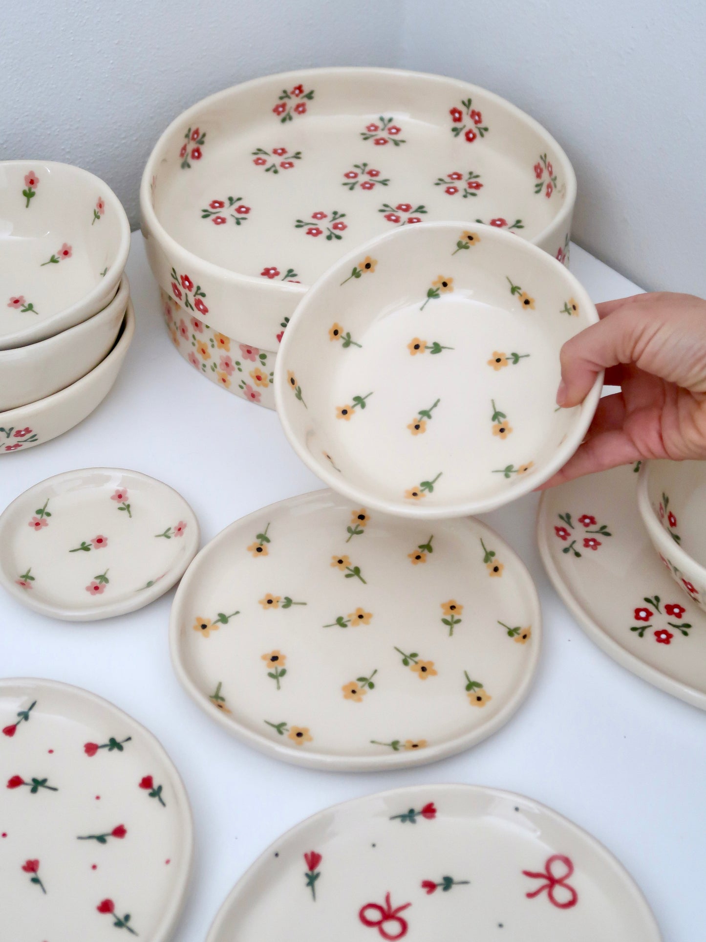 Set with yellow flowers