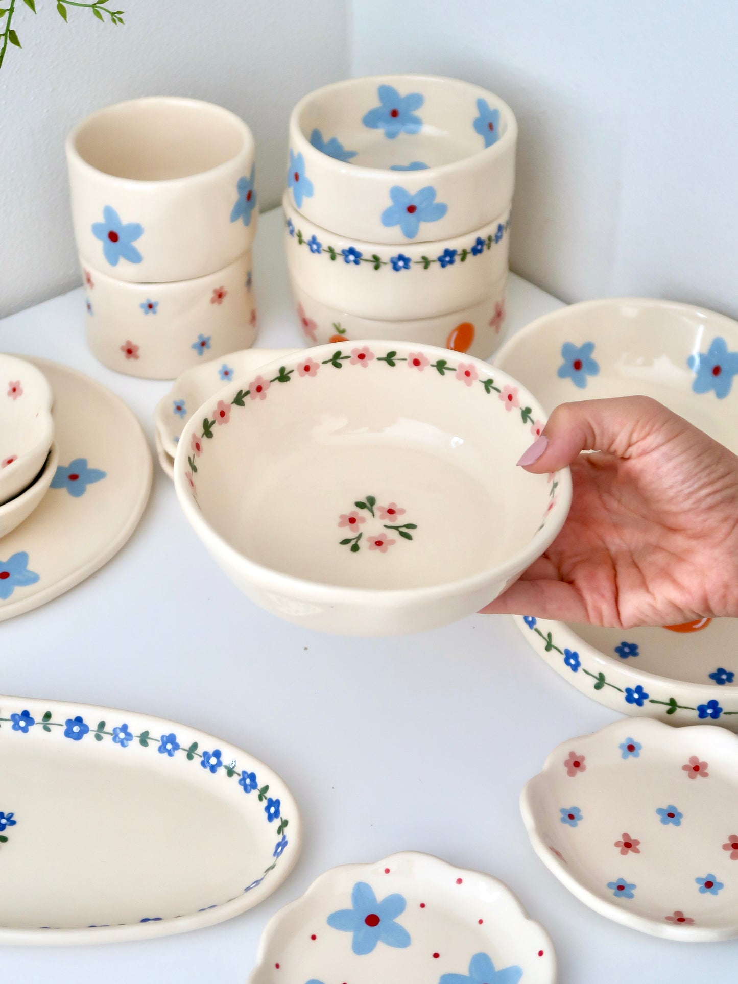 Bowl with pink flowers