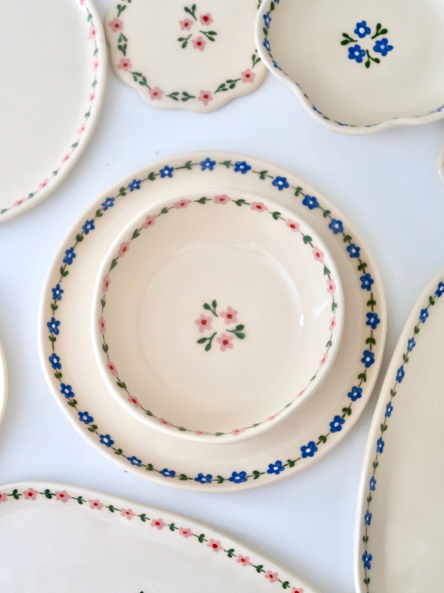Bowl with pink flowers
