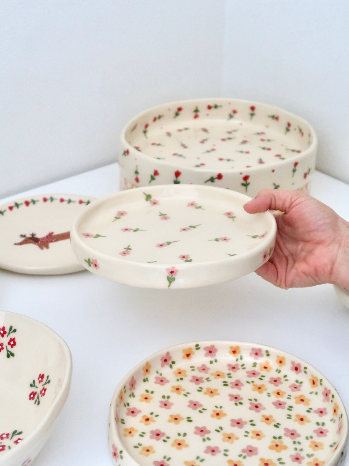 High edge plate with pink flowers