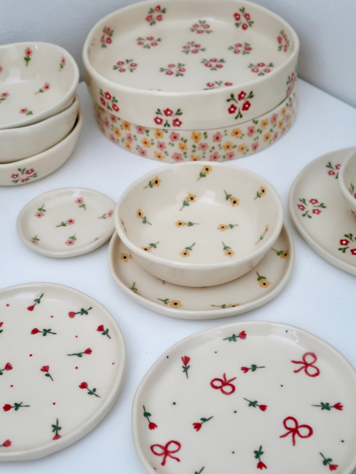 Set with yellow flowers