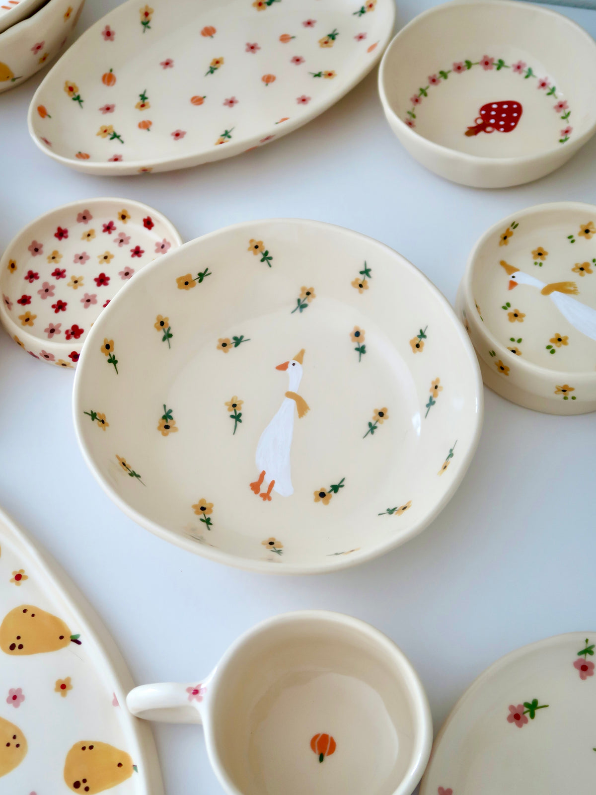 Bowl with a duck and yellow flowers (big)