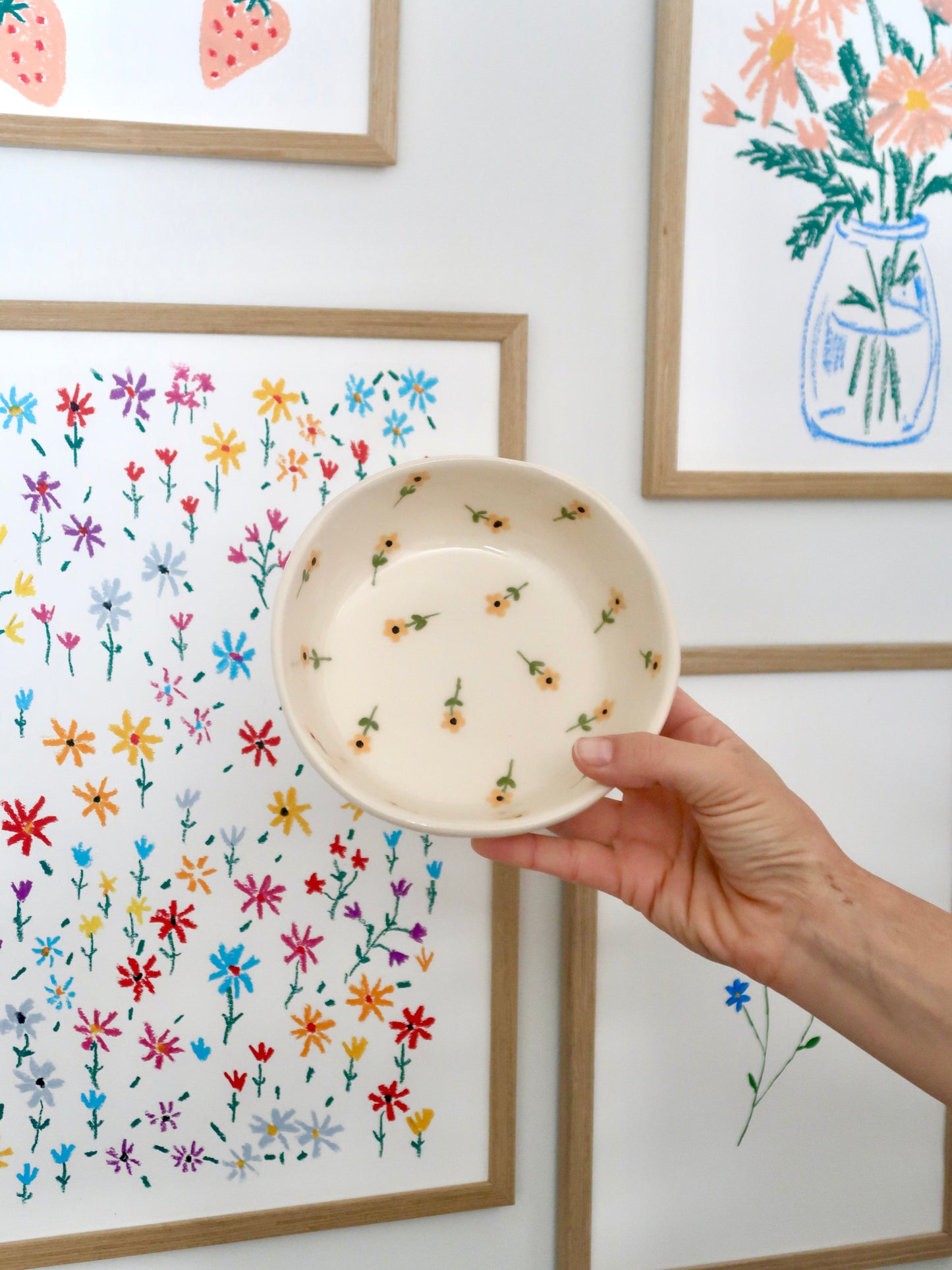 Set with yellow flowers