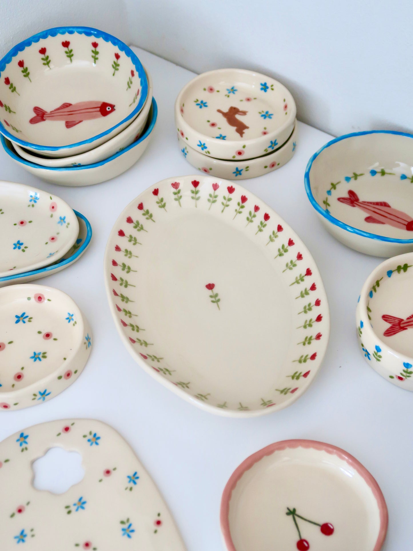 Platter with red flowers (big)