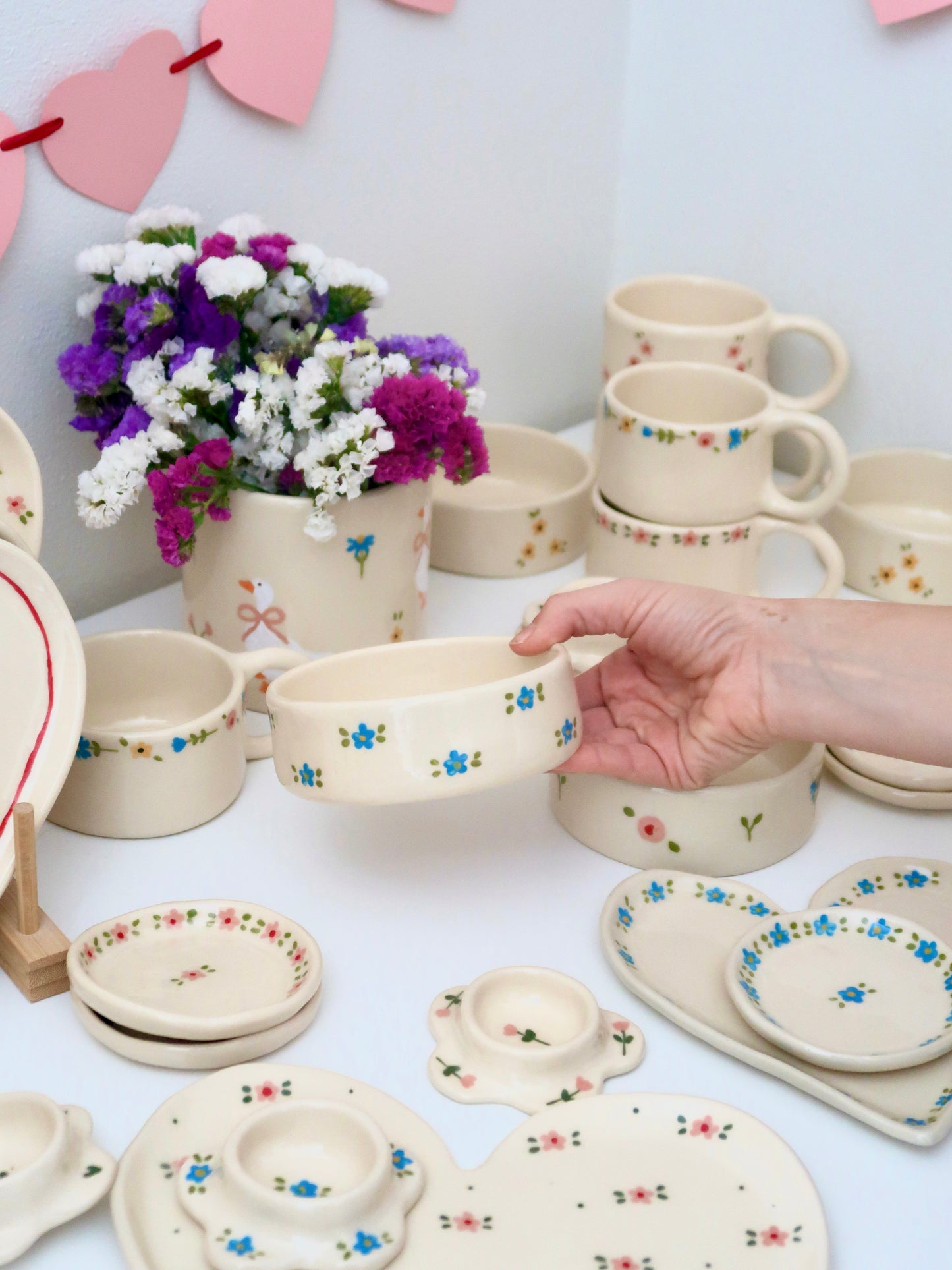 Bowl with lid and blue flowers