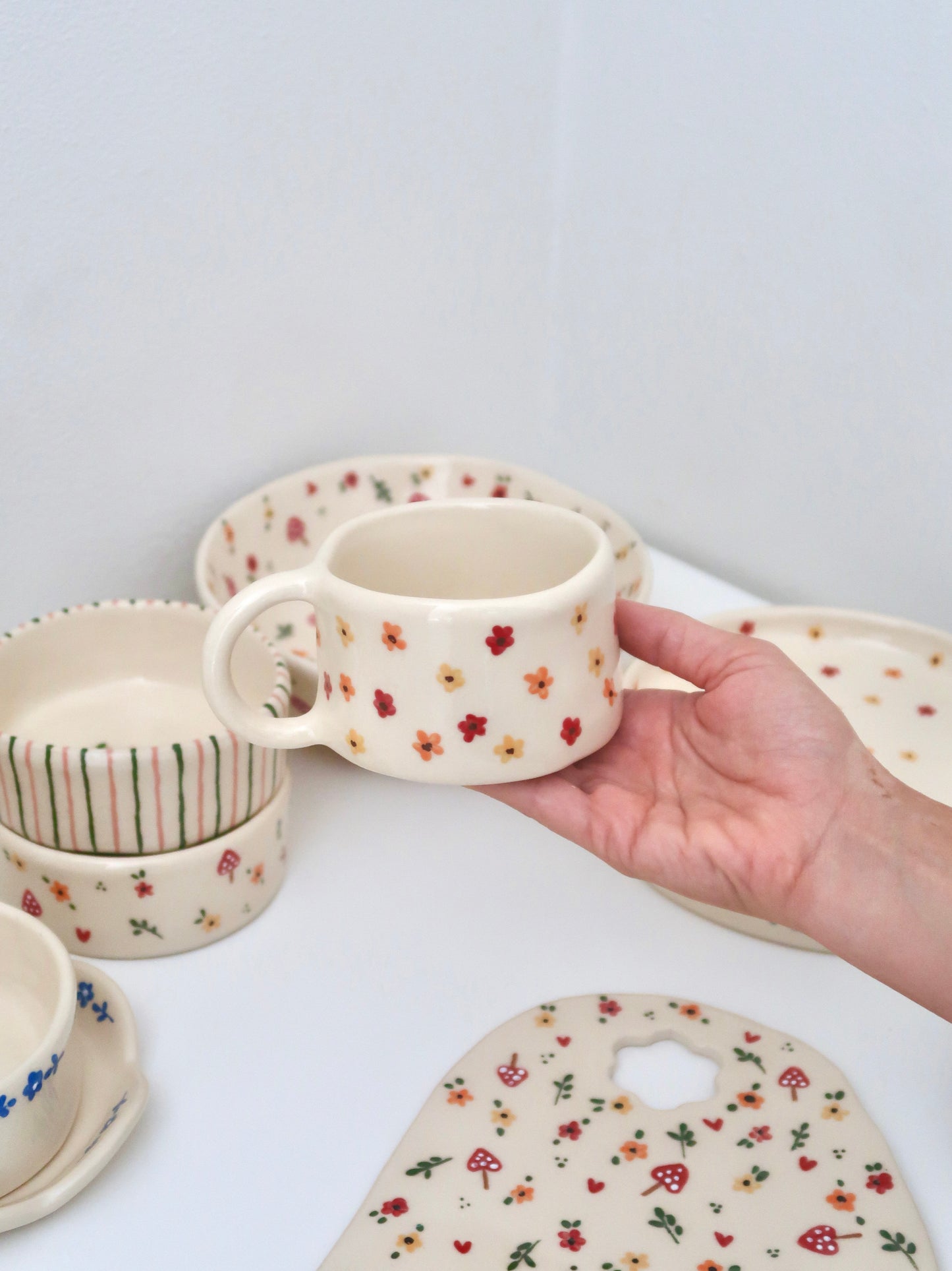 Mug with autumn flowers