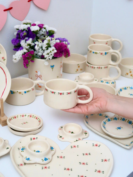 Mug with red hearts