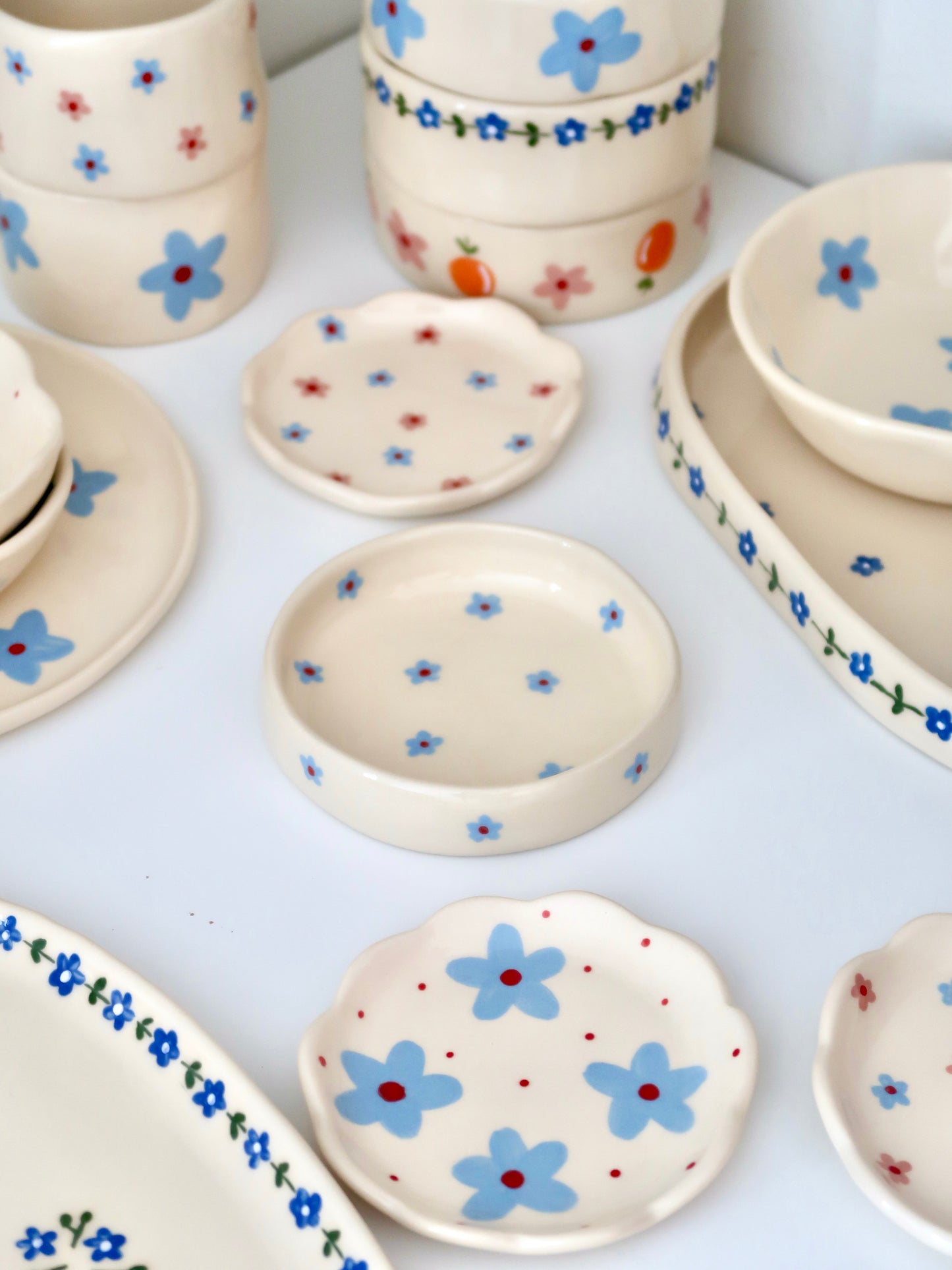 Ring dish with blue flowers