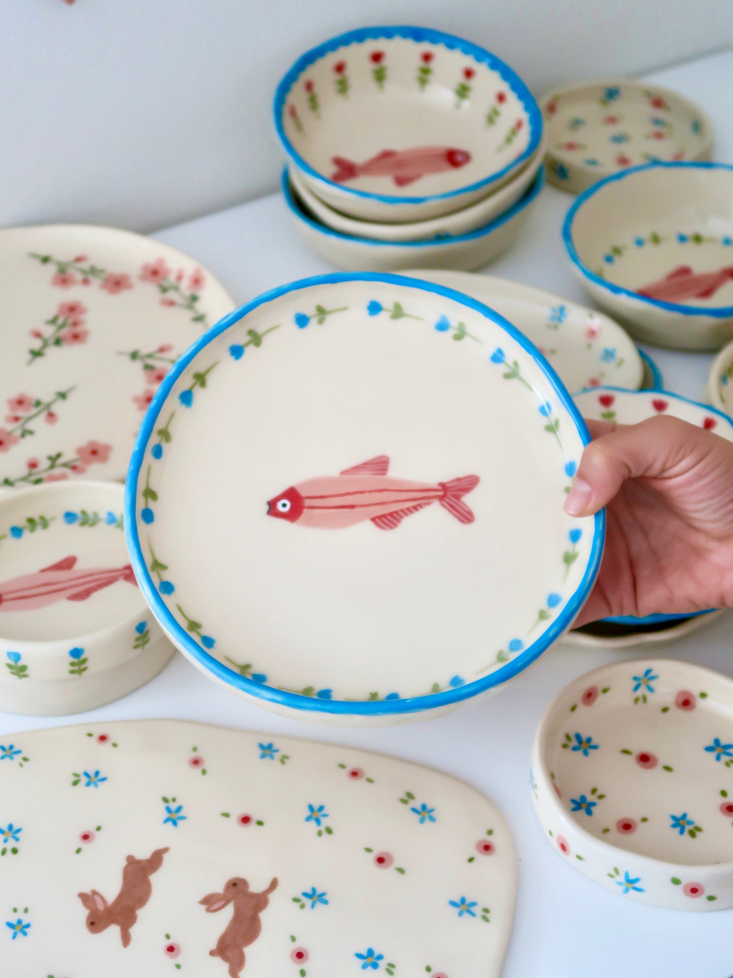 High edge plate with fish
