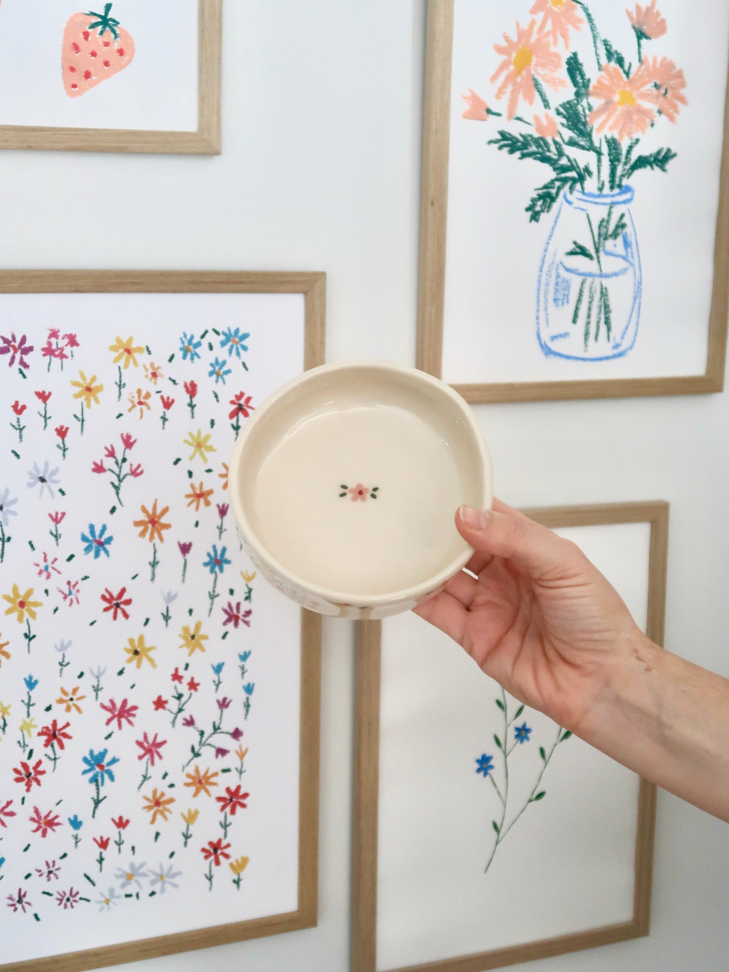 Bowl with pink flowers