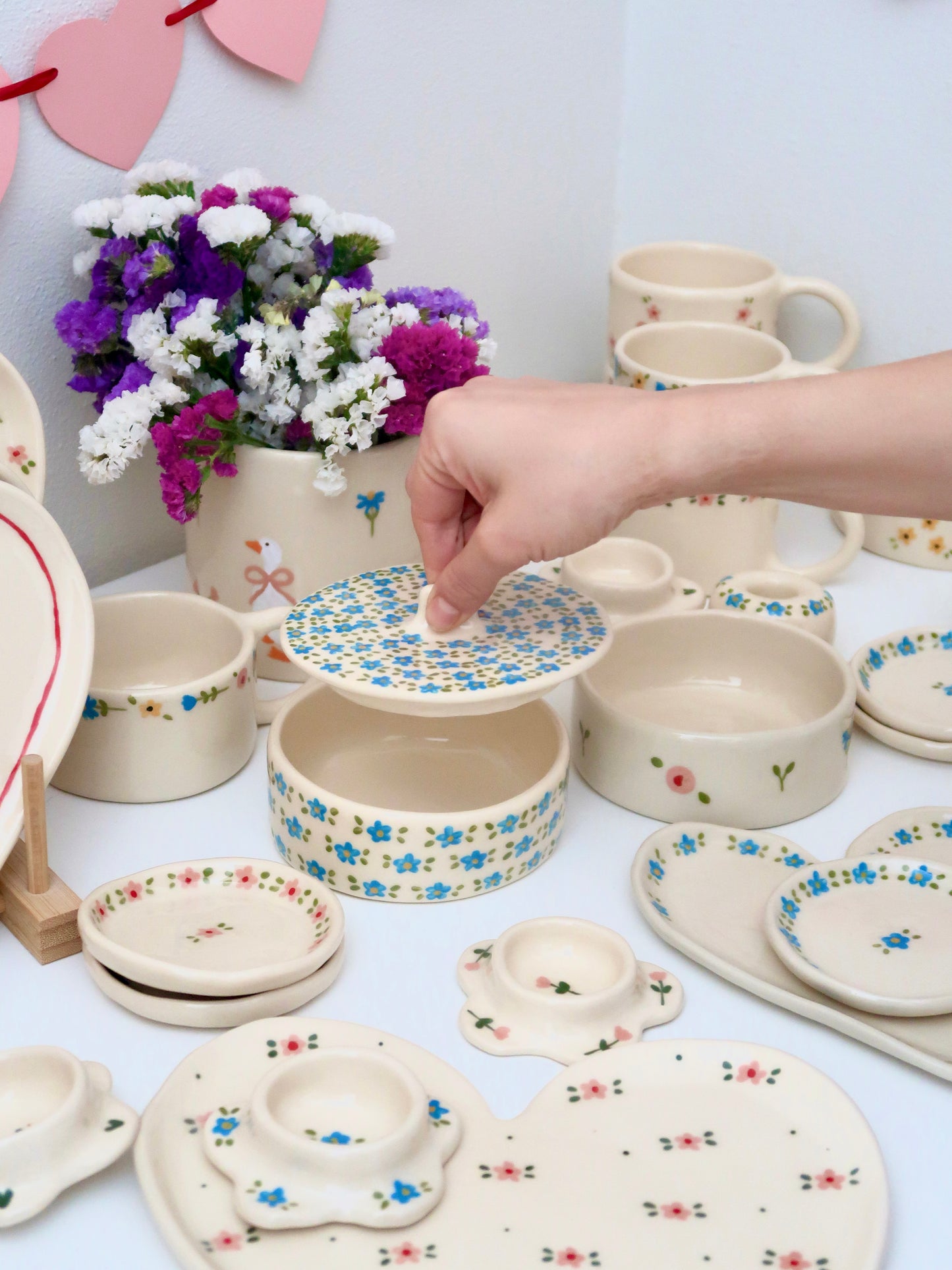 Bowl with lid and blue flowers
