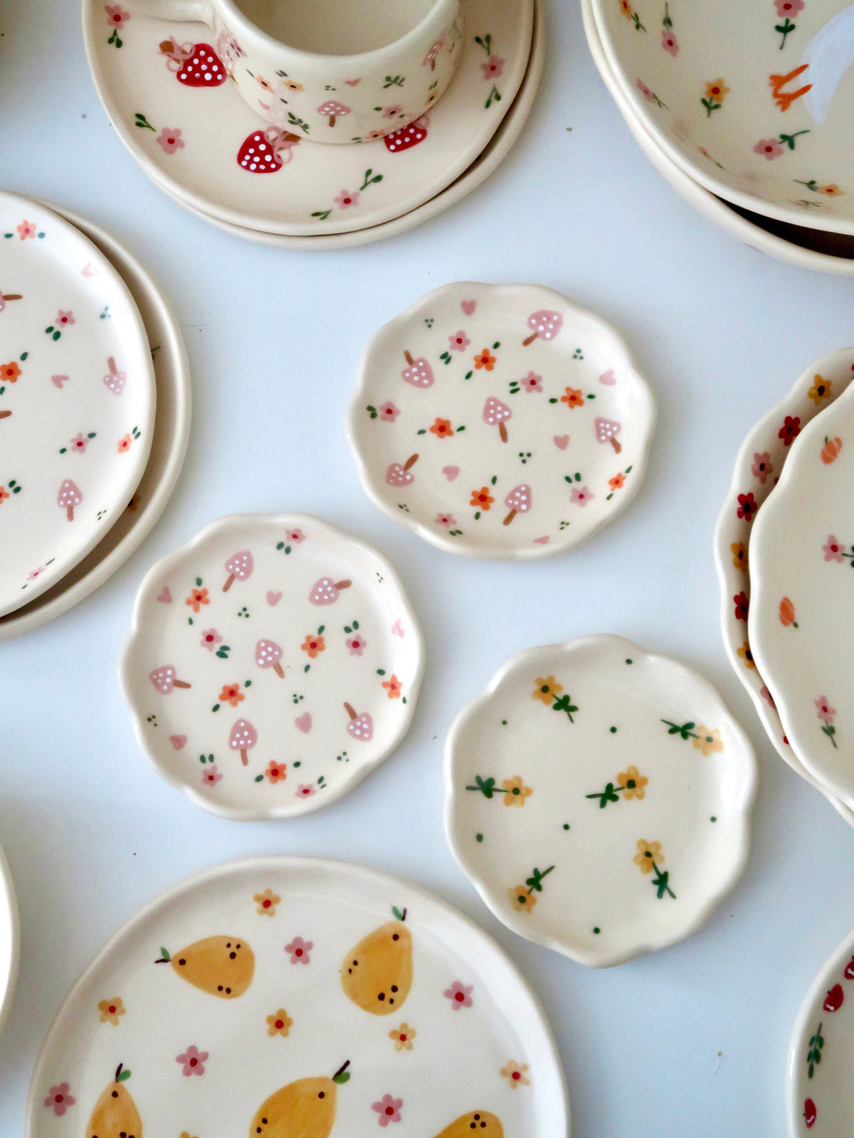 Scalloped ring dish with autumn vibes