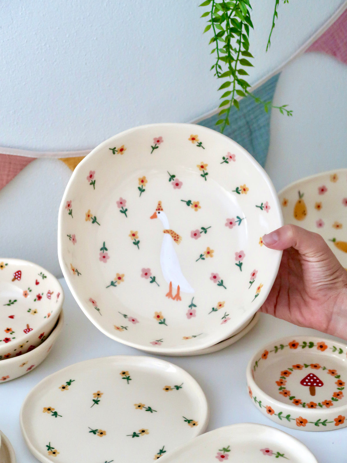 Bowl with a duck and yellow and pink flowers (big)