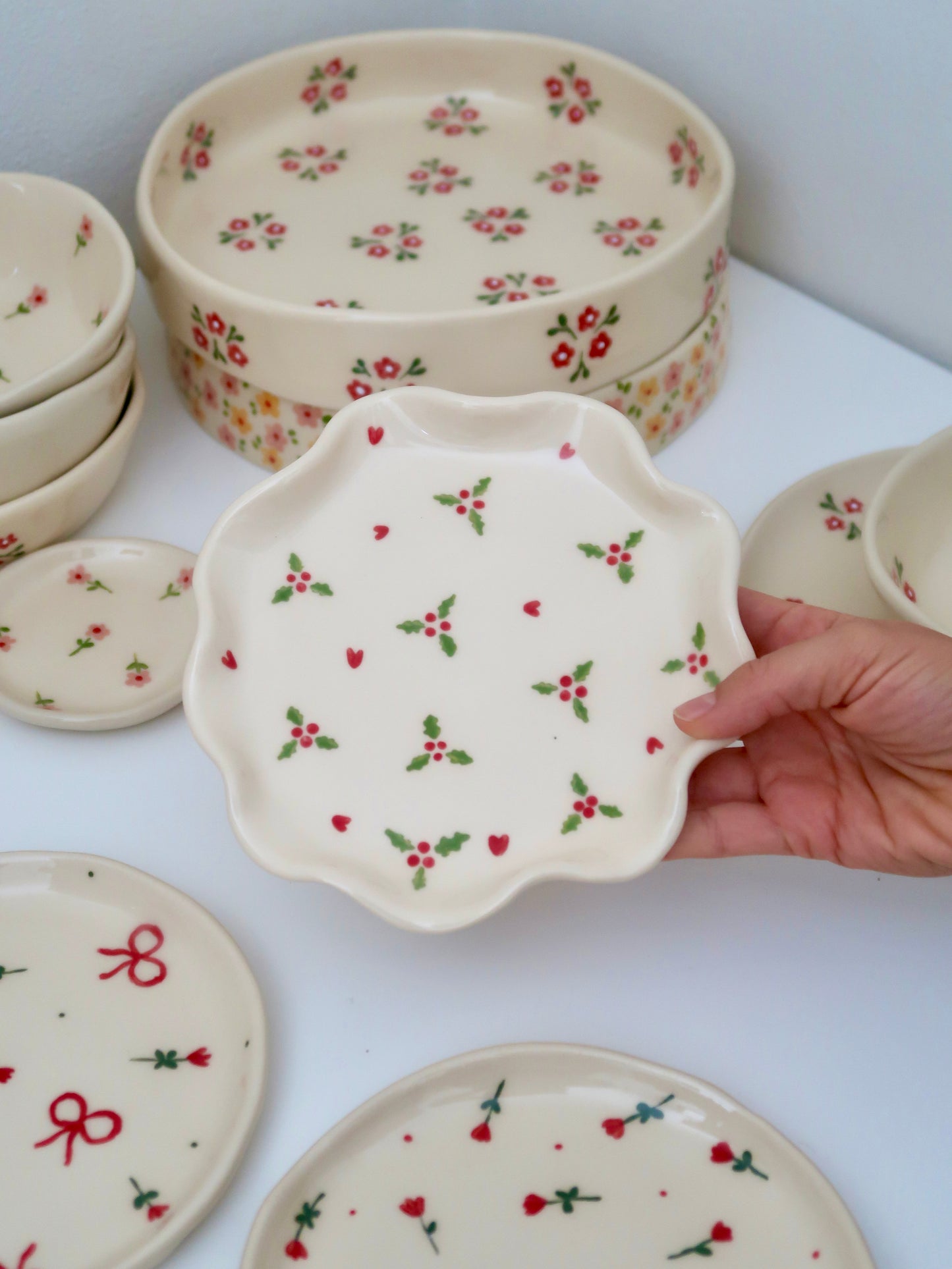 Wavy plate with christmas vibe