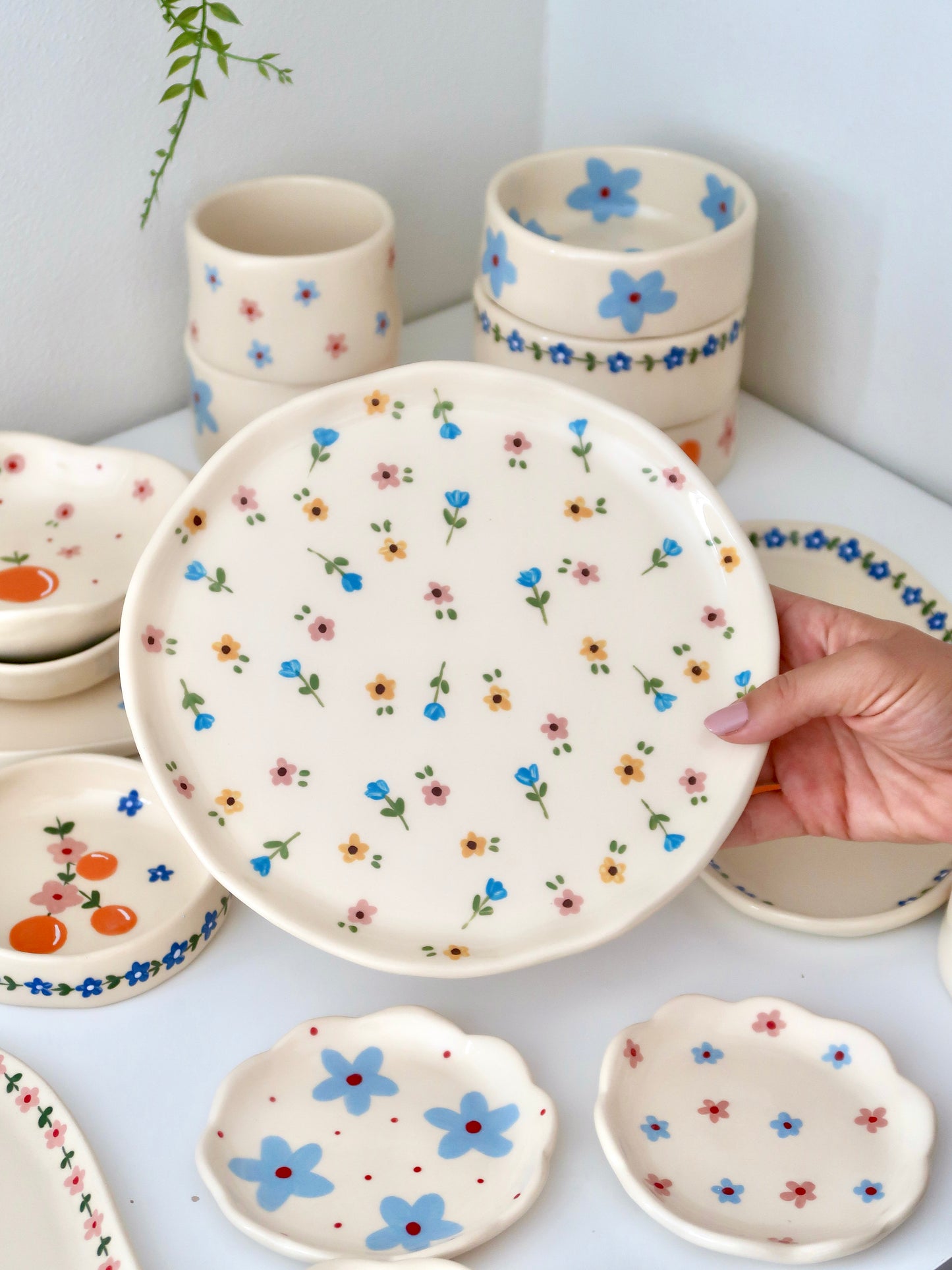 Plate with multicolor flowers