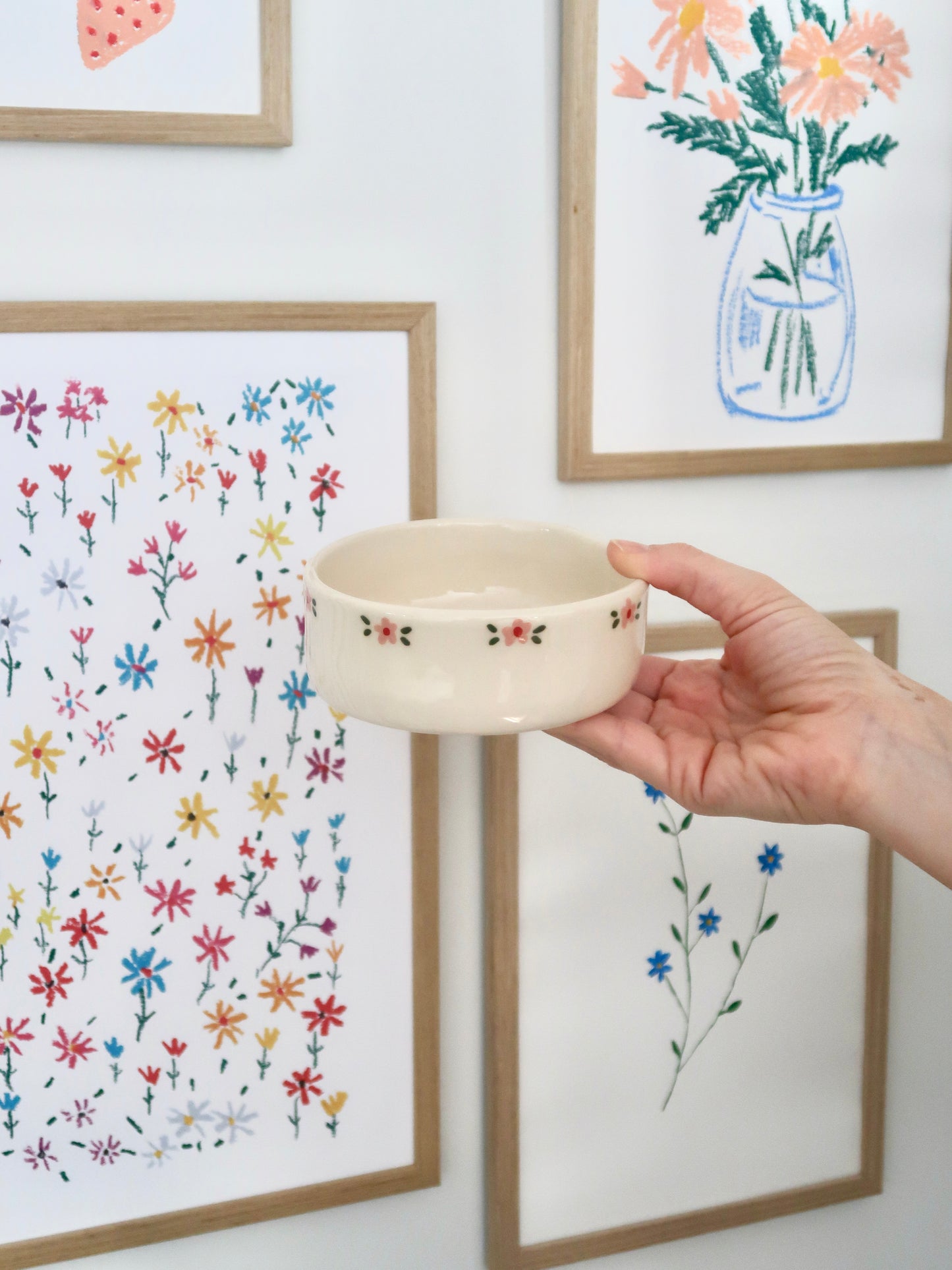 Bowl with pink flowers